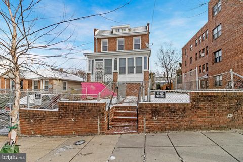 921 48TH STREET NE WASHINGTON DC 20019