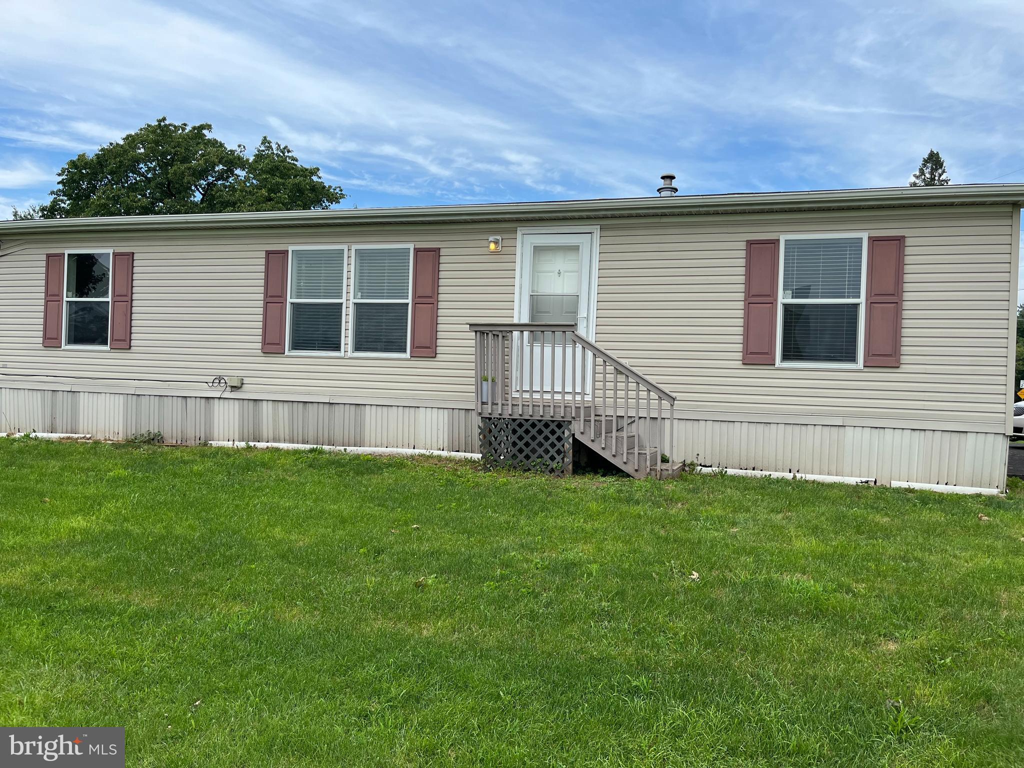 Large three bed two bath mobile home in Morgantown borough. New carpets in the three bedrooms. Propane heat. Nice laundry area for your appliances. Large yard with shed to store lawn equipment. Small paved off street parking area. Nice new deck in back. No pets, no smoking.
Tenant pays propane, electric, and water/sewer to Morgantown borough.