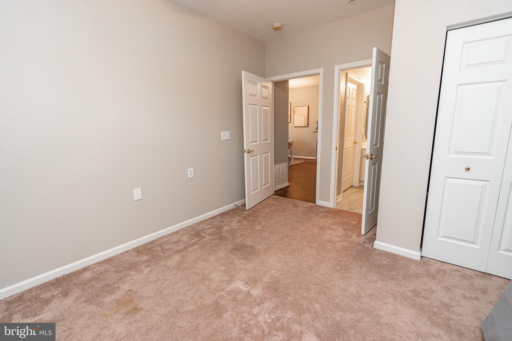 VILLAGE GREEN - Residential