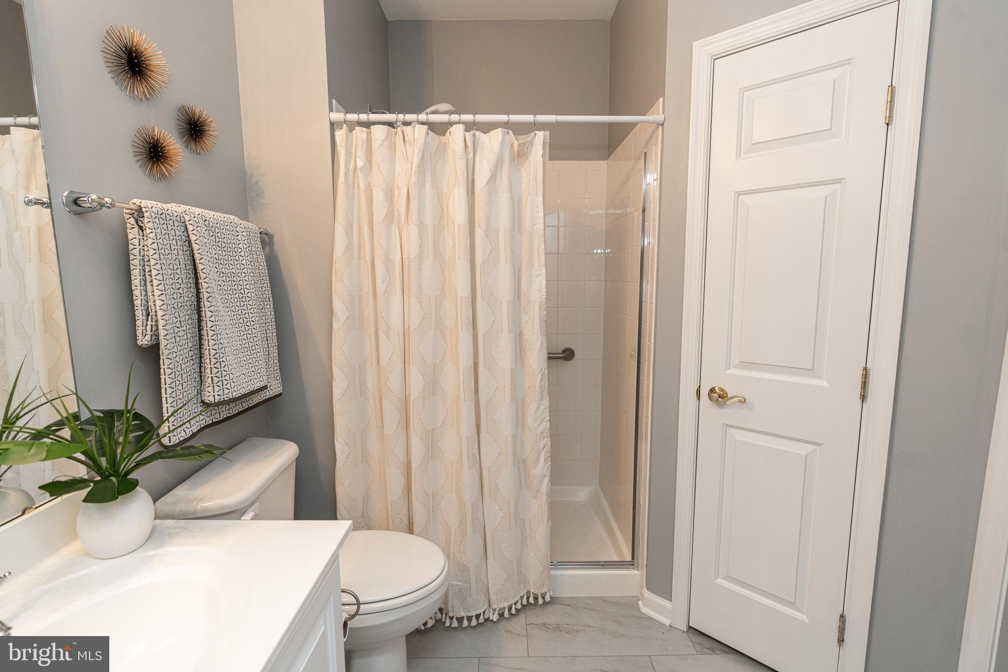 VILLAGE GREEN - Residential