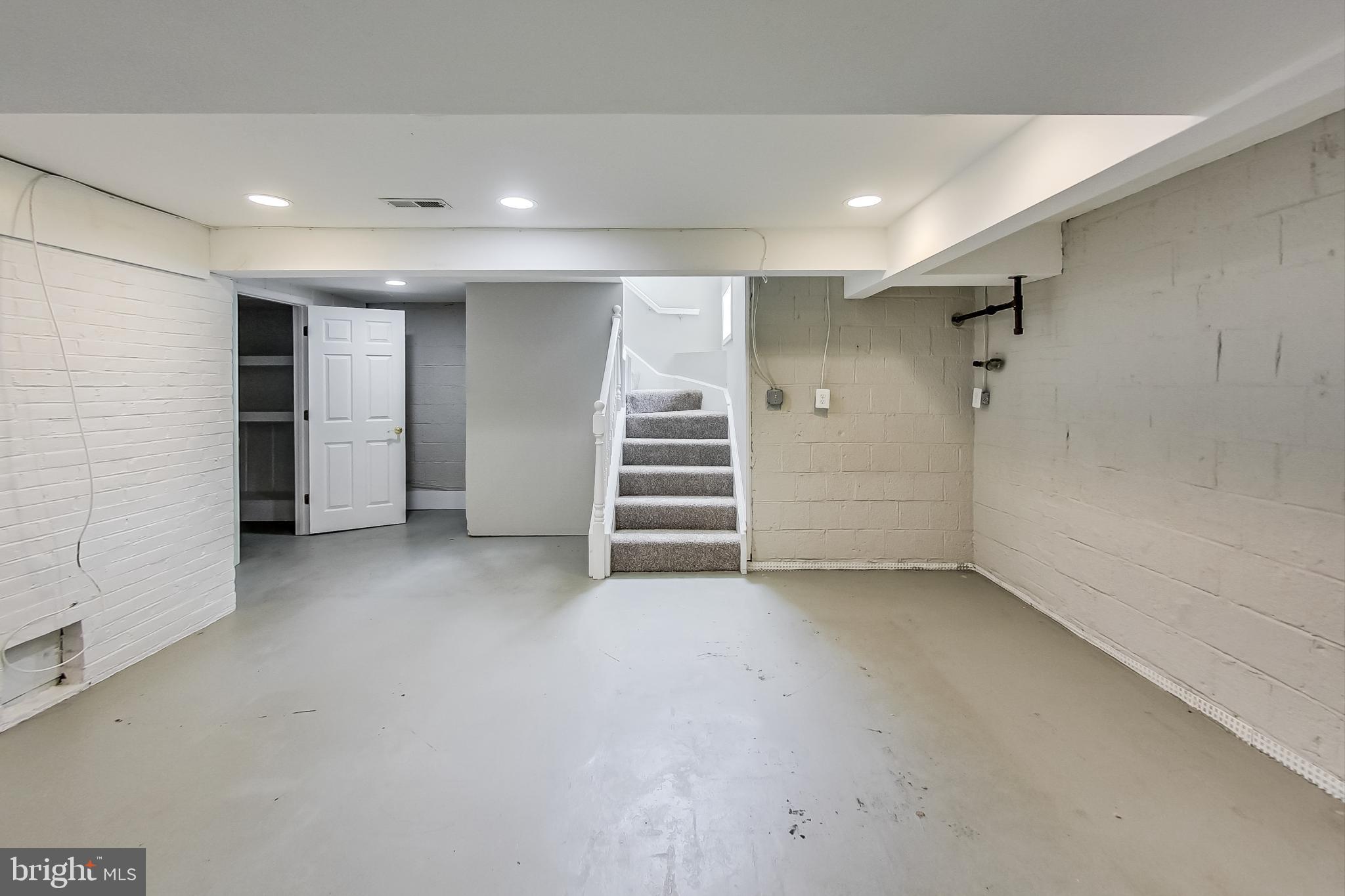 GLENBROOK VILLAGE - Residential Lease