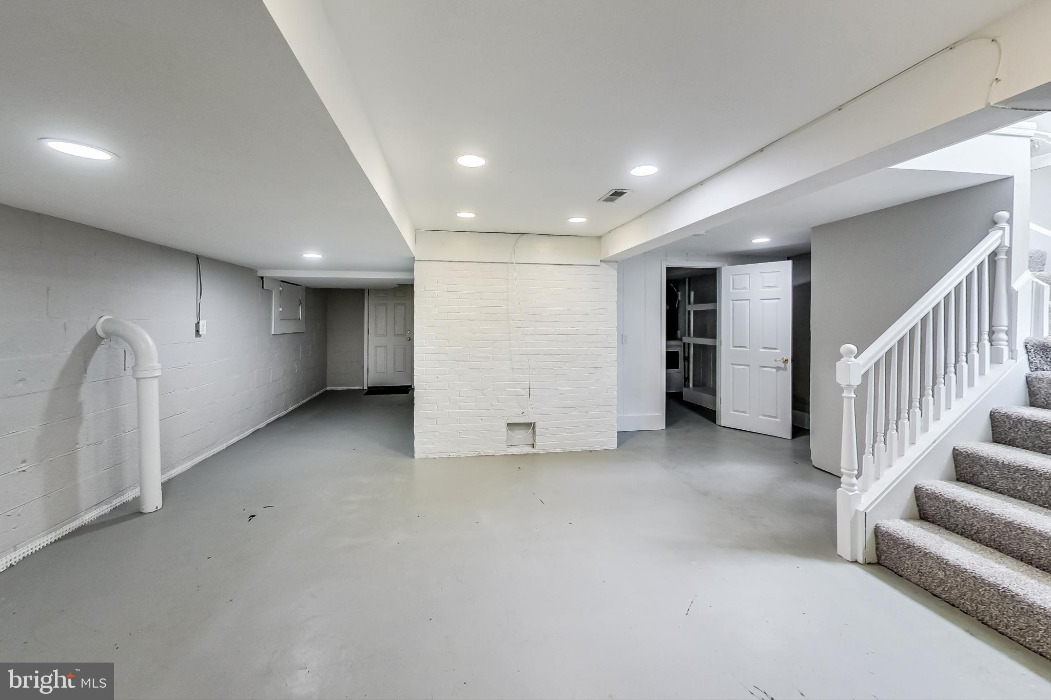 GLENBROOK VILLAGE - Residential Lease