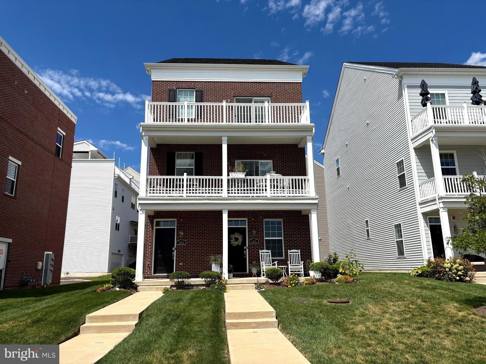 120 DOCK STREET B