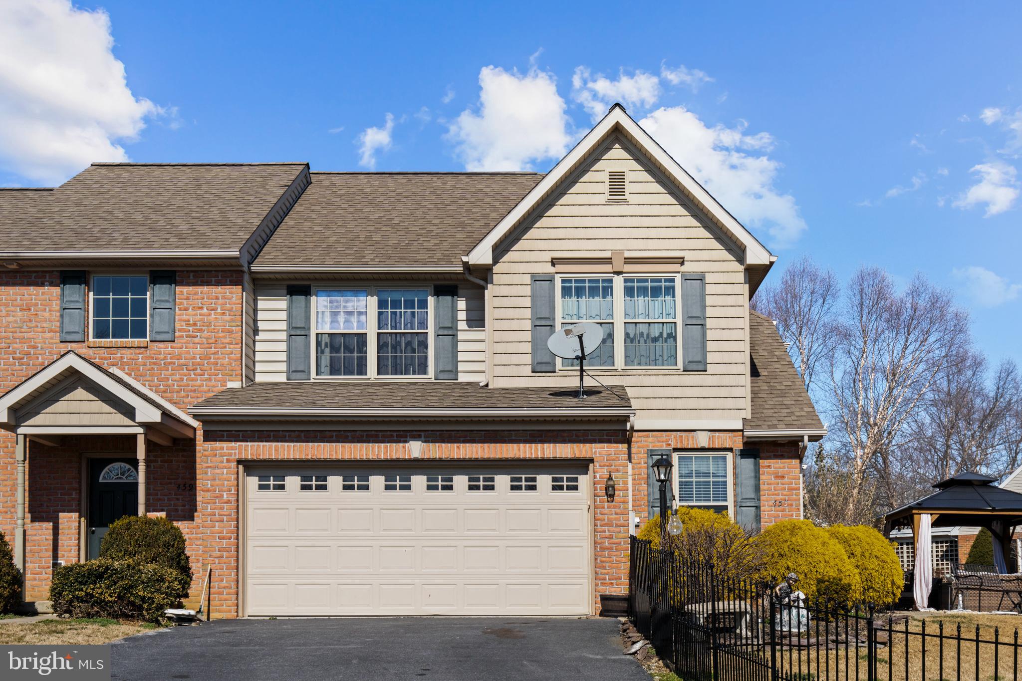 SUMMIT HILLS - Residential