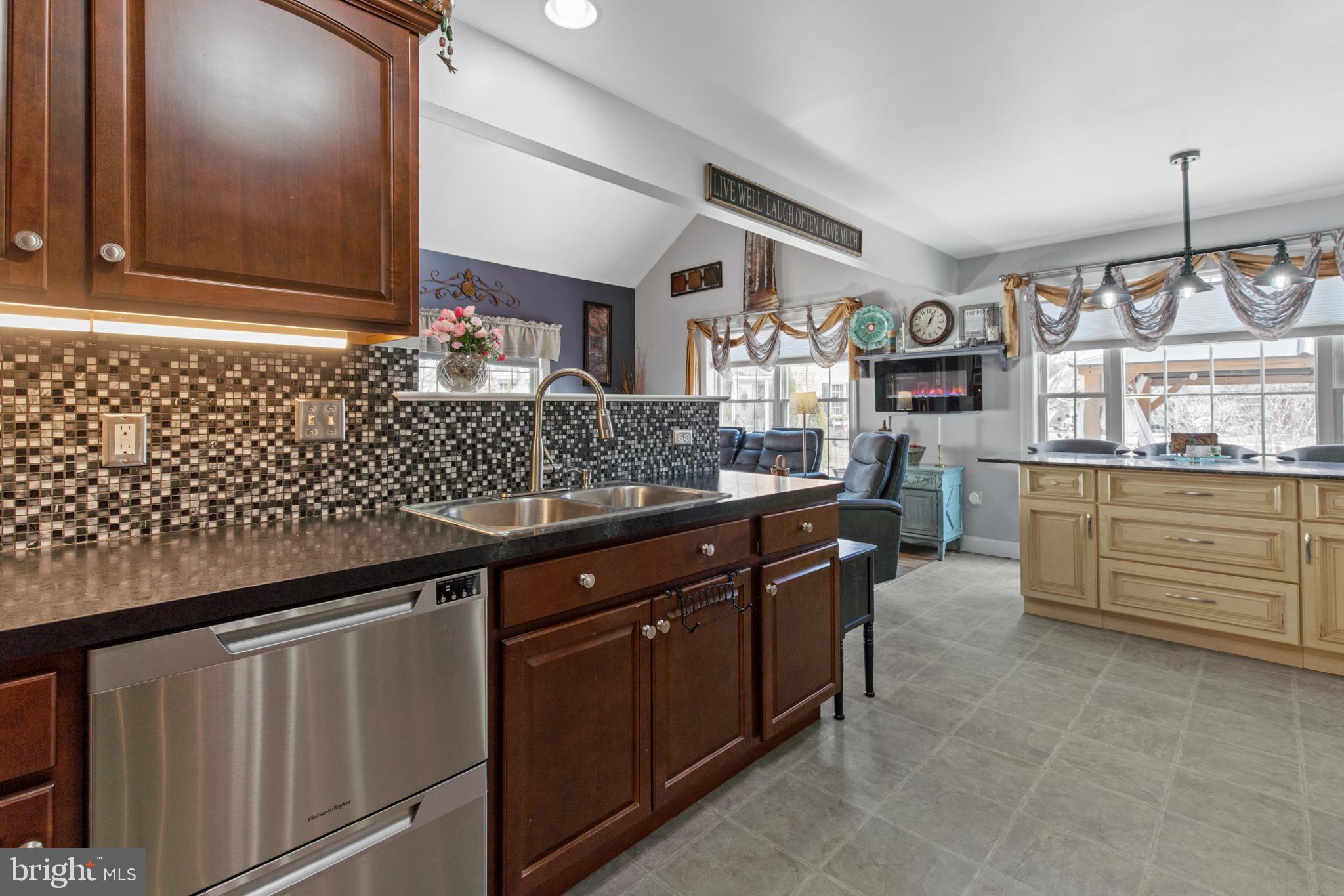 SUMMIT HILLS - Residential