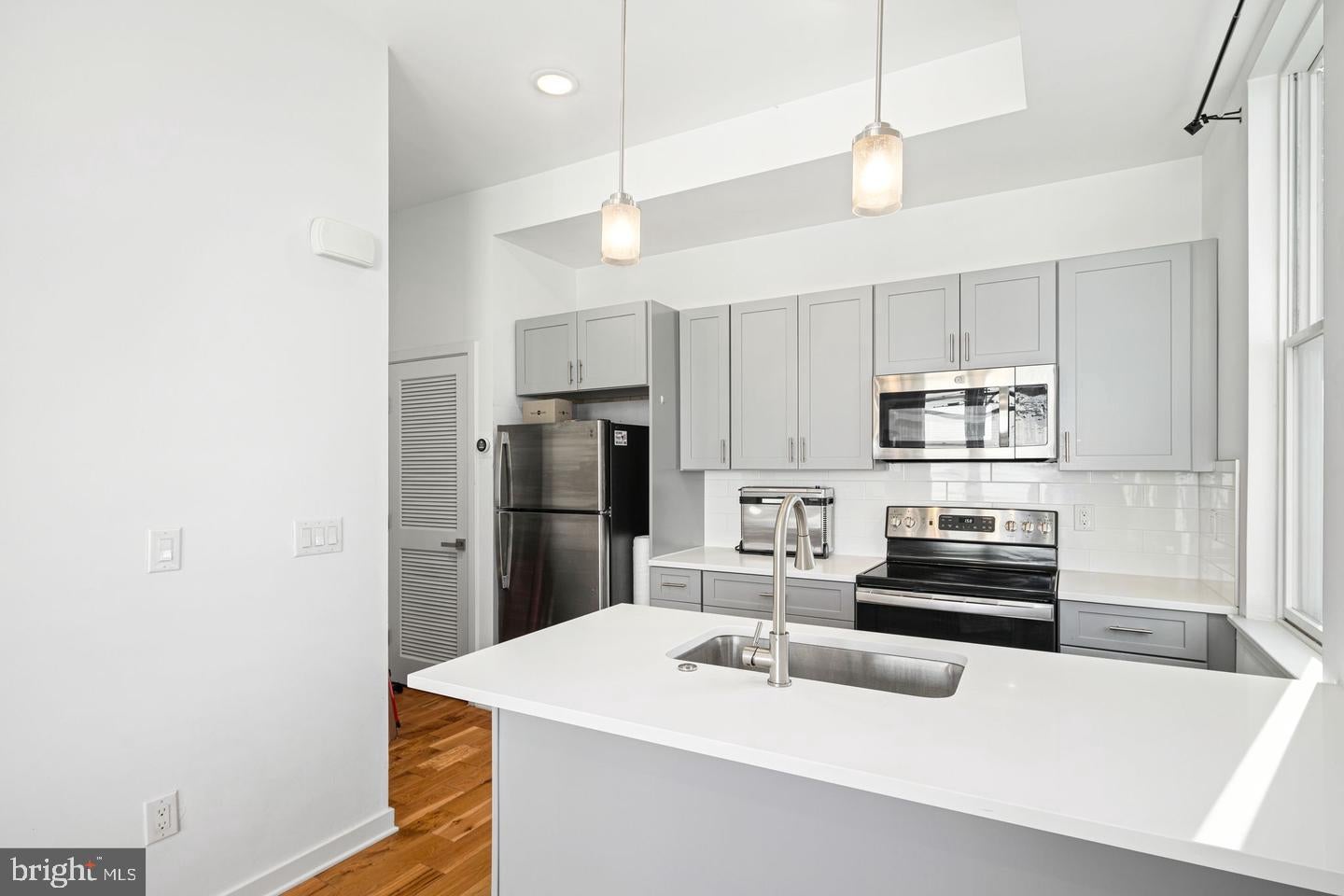 2722 W MASTER STREET