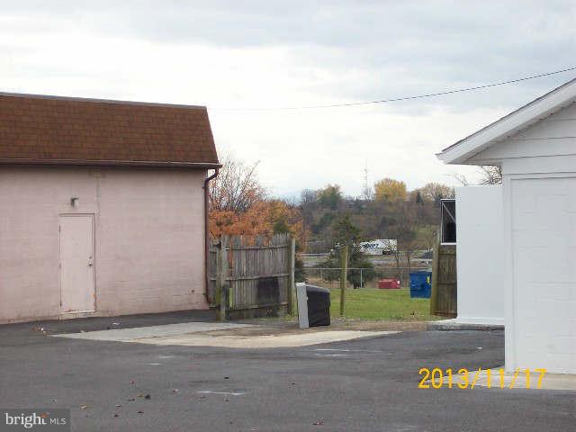 STEPHENS CITY PROPER - Commercial Lease