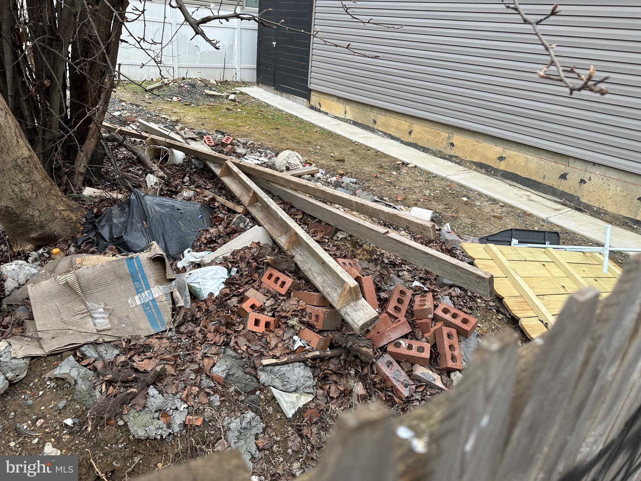 PHILADELPHIA (SOUTH) - Land