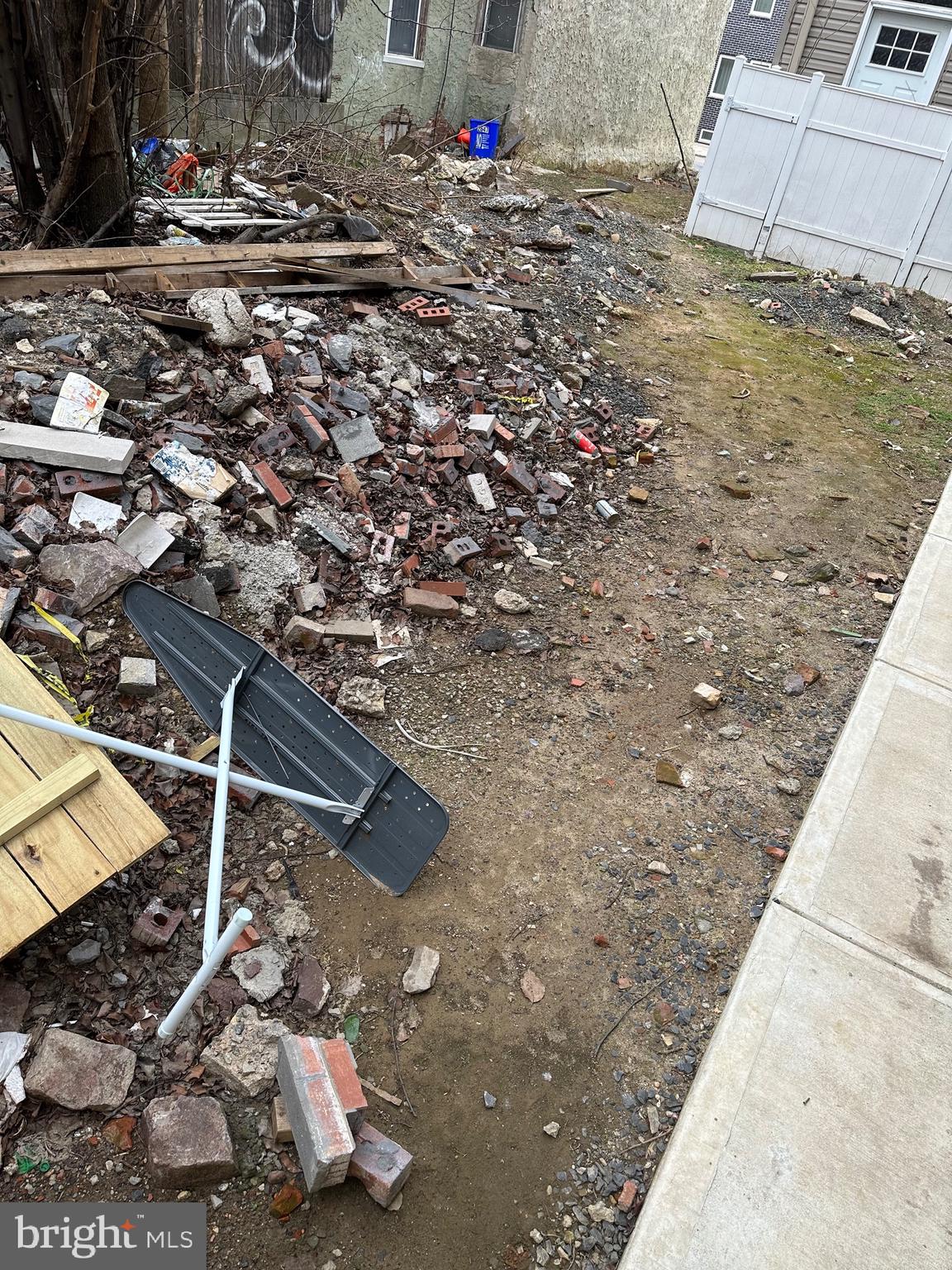 PHILADELPHIA (SOUTH) - Land