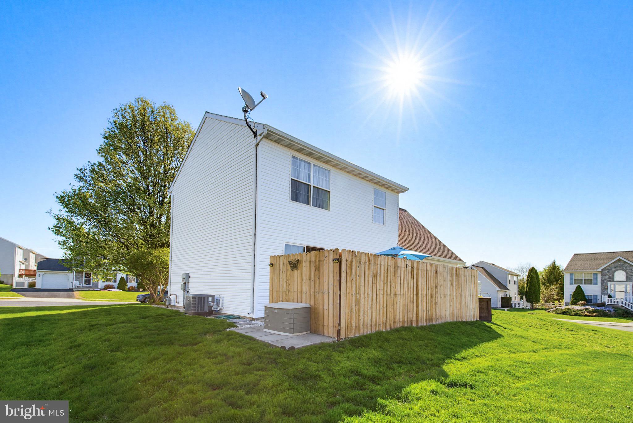 MAYTOWN VILLAGE SQUARE - Residential