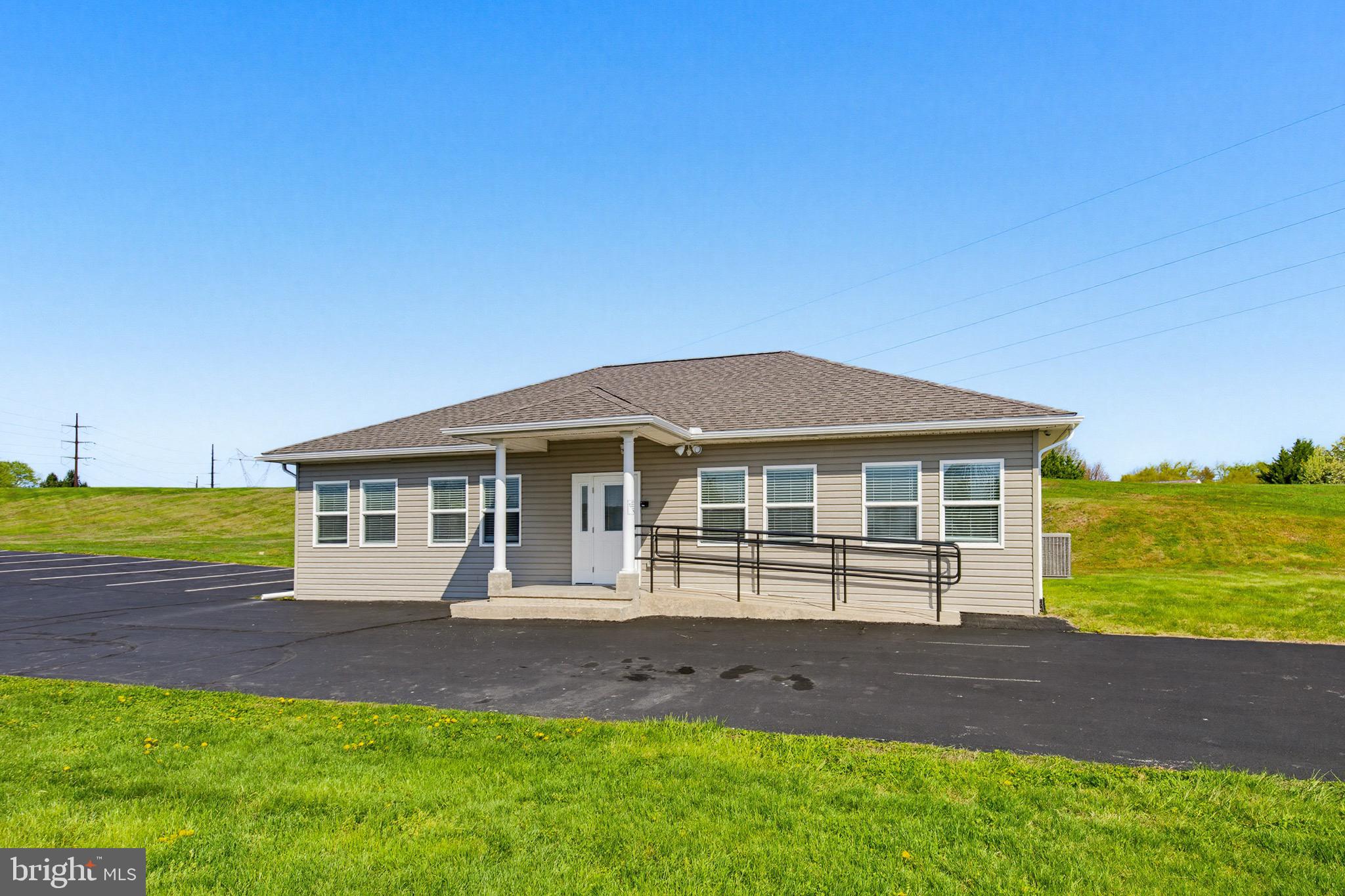 MAYTOWN VILLAGE SQUARE - Residential