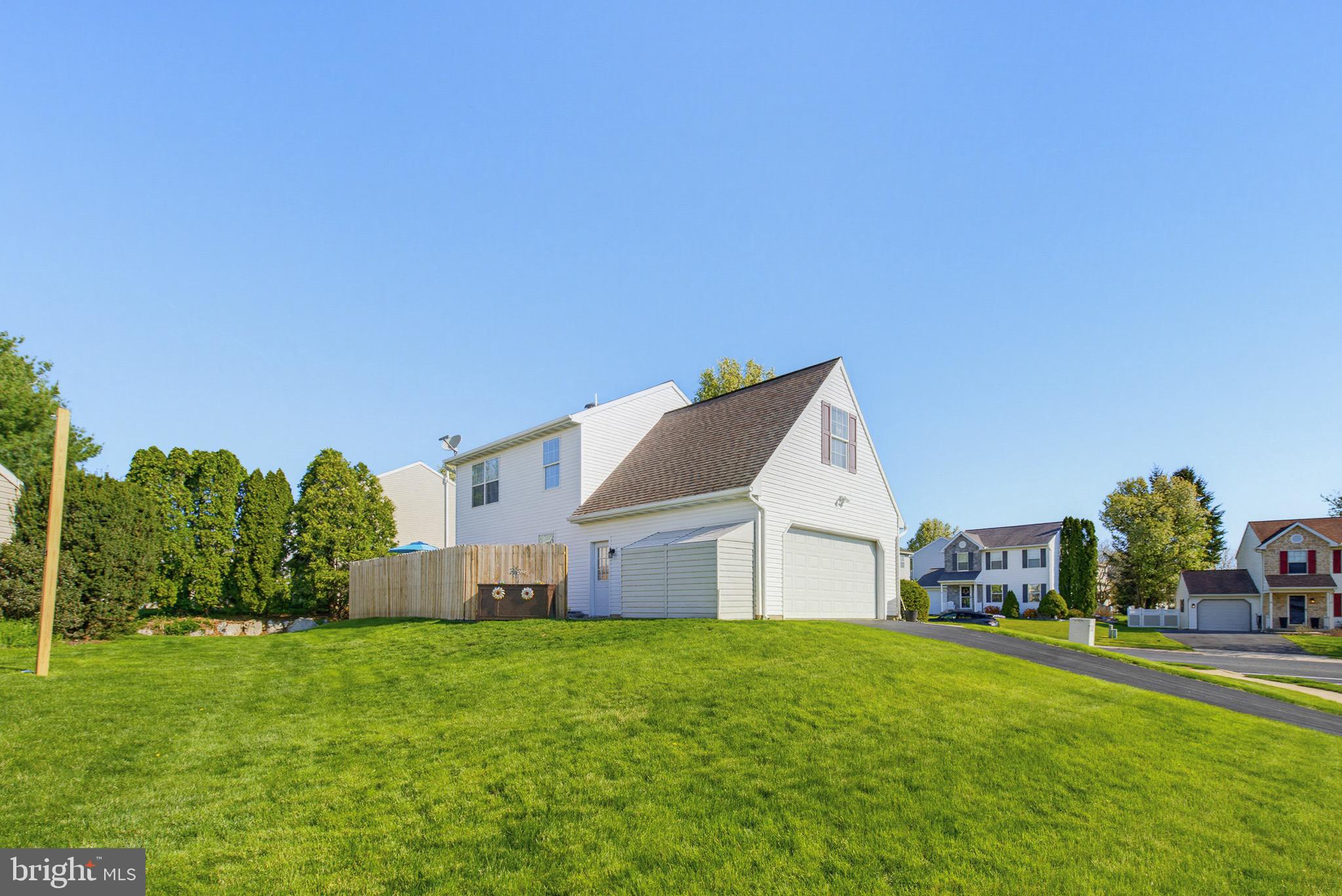 MAYTOWN VILLAGE SQUARE - Residential