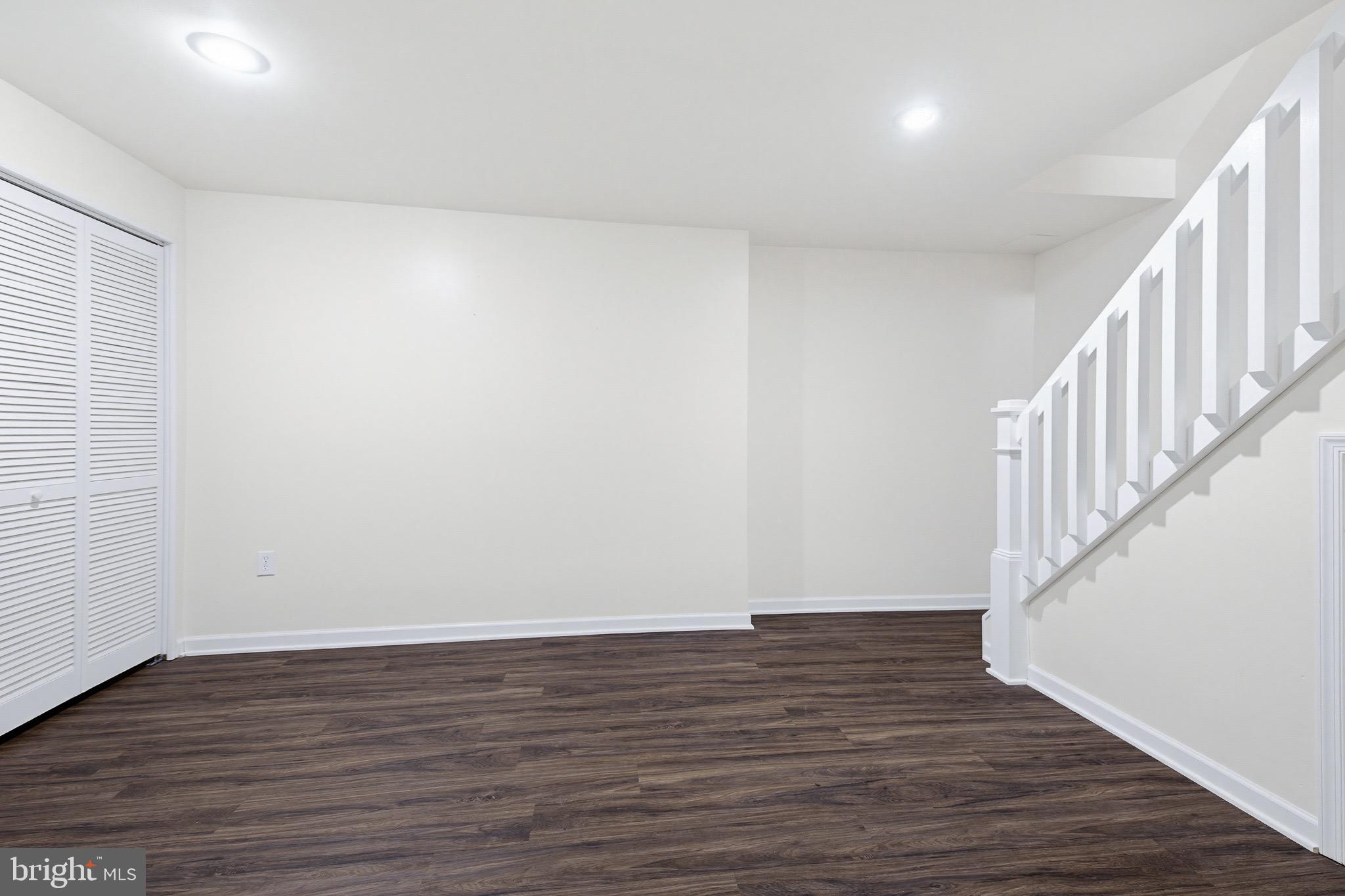 MAYTOWN VILLAGE SQUARE - Residential