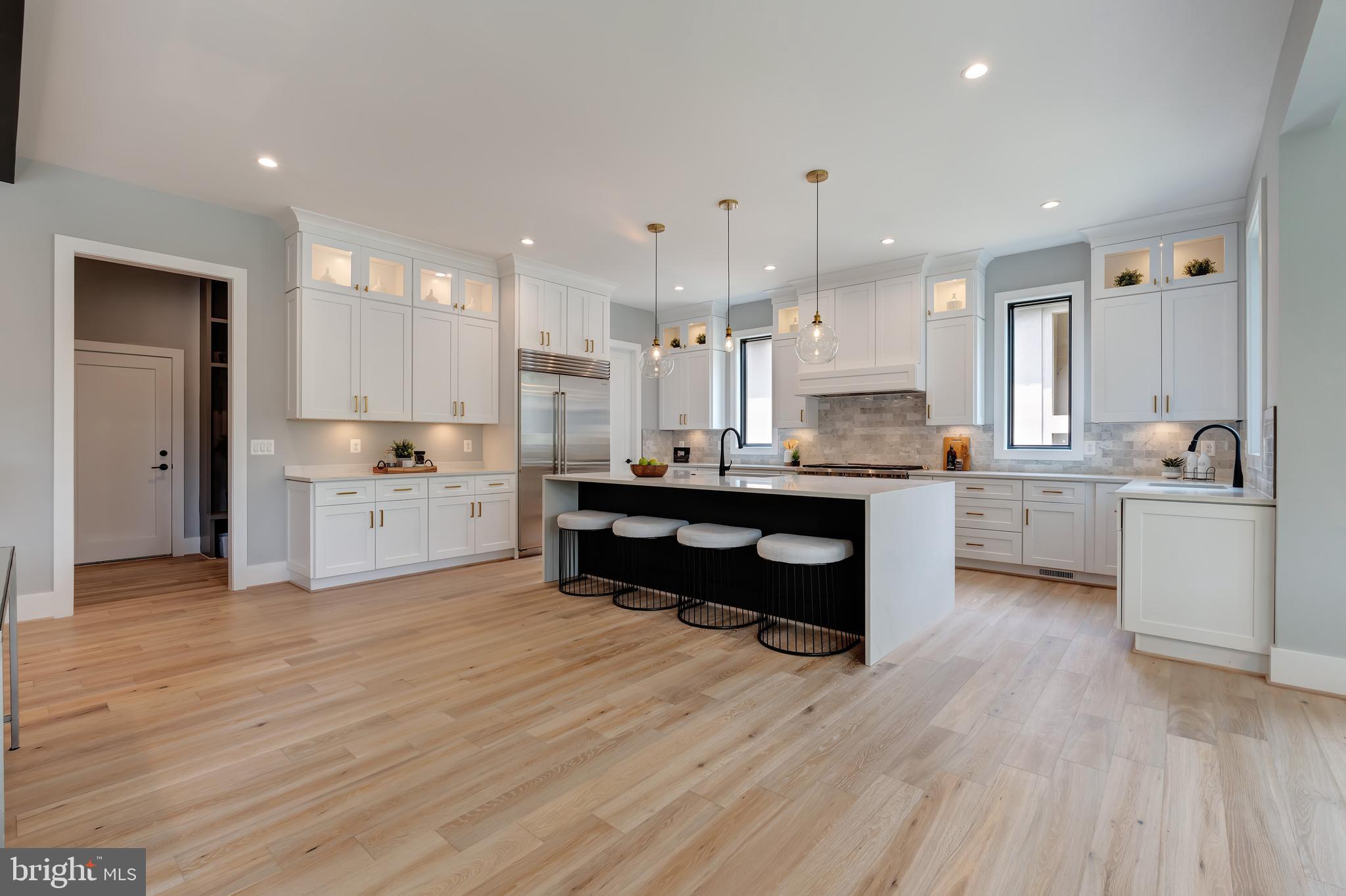 MCLEAN MANOR - Residential