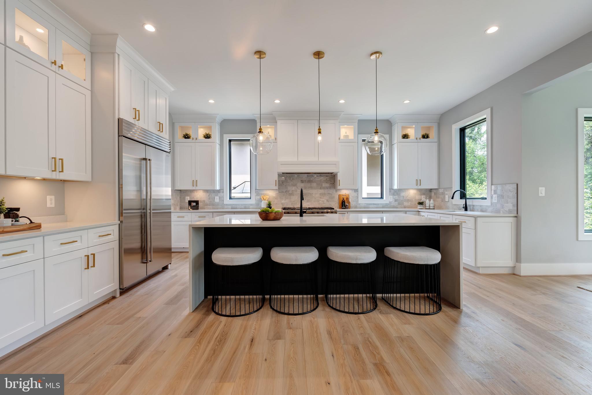 MCLEAN MANOR - Residential