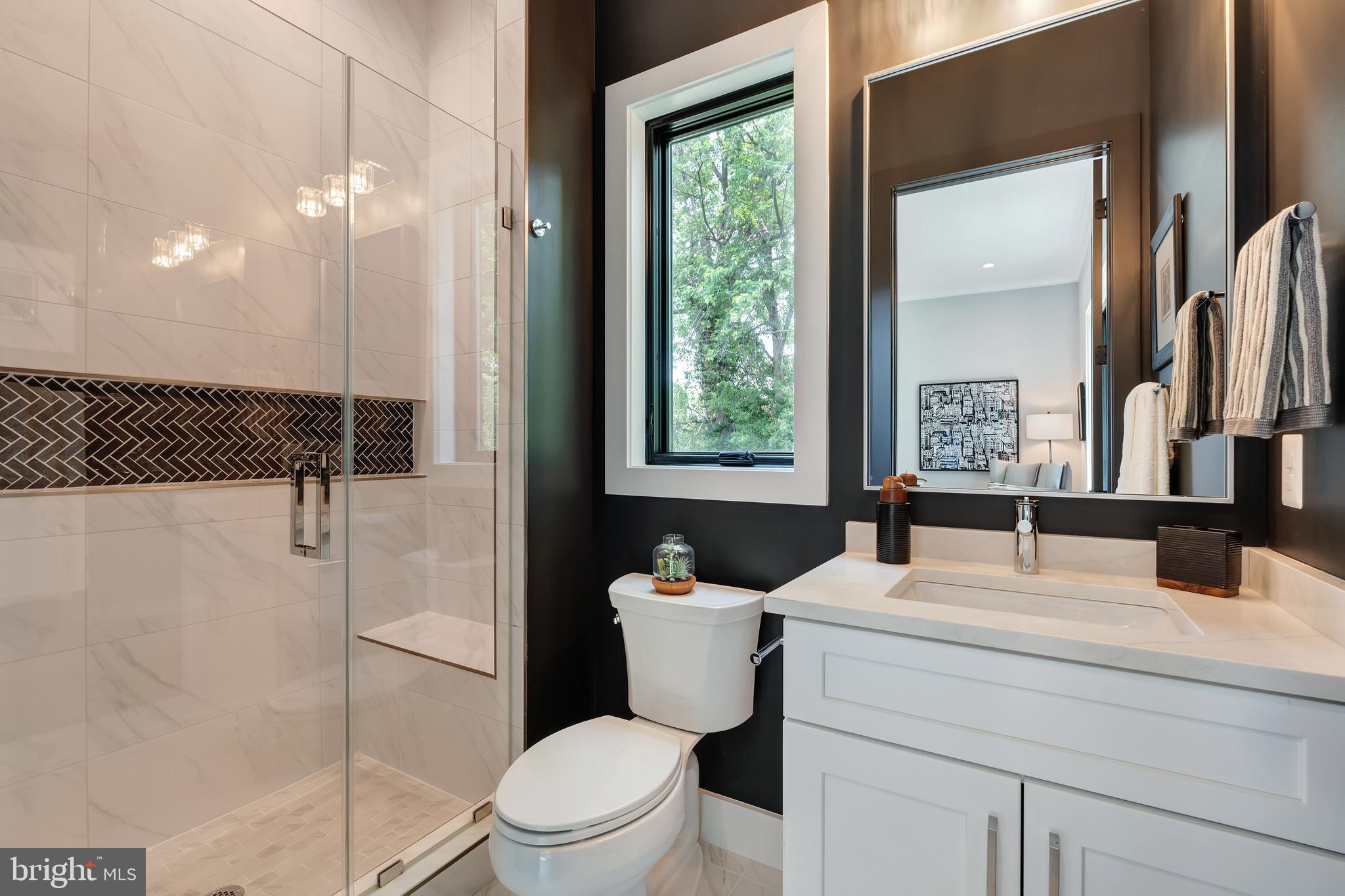 MCLEAN MANOR - Residential