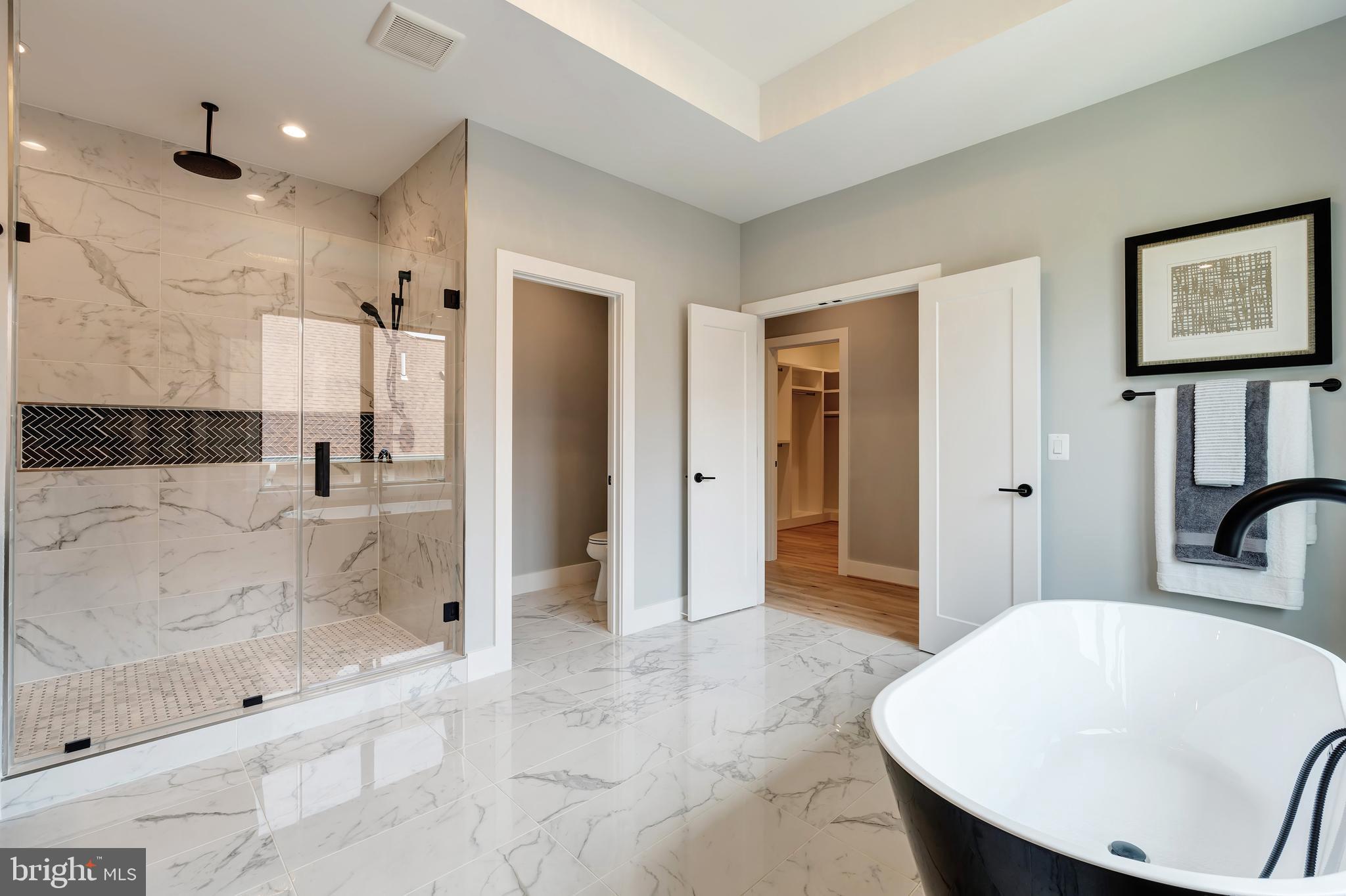 MCLEAN MANOR - Residential