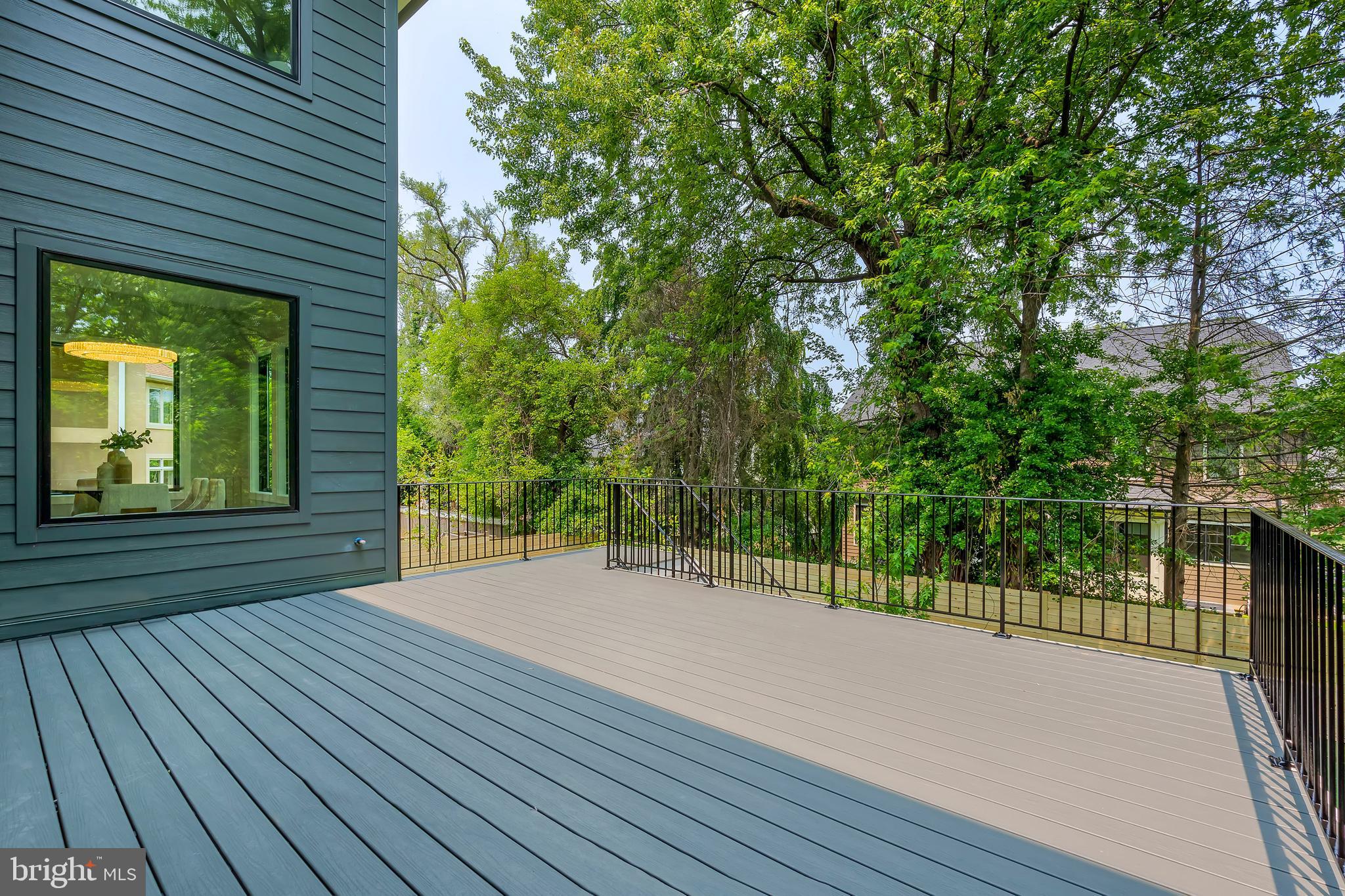 MCLEAN MANOR - Residential