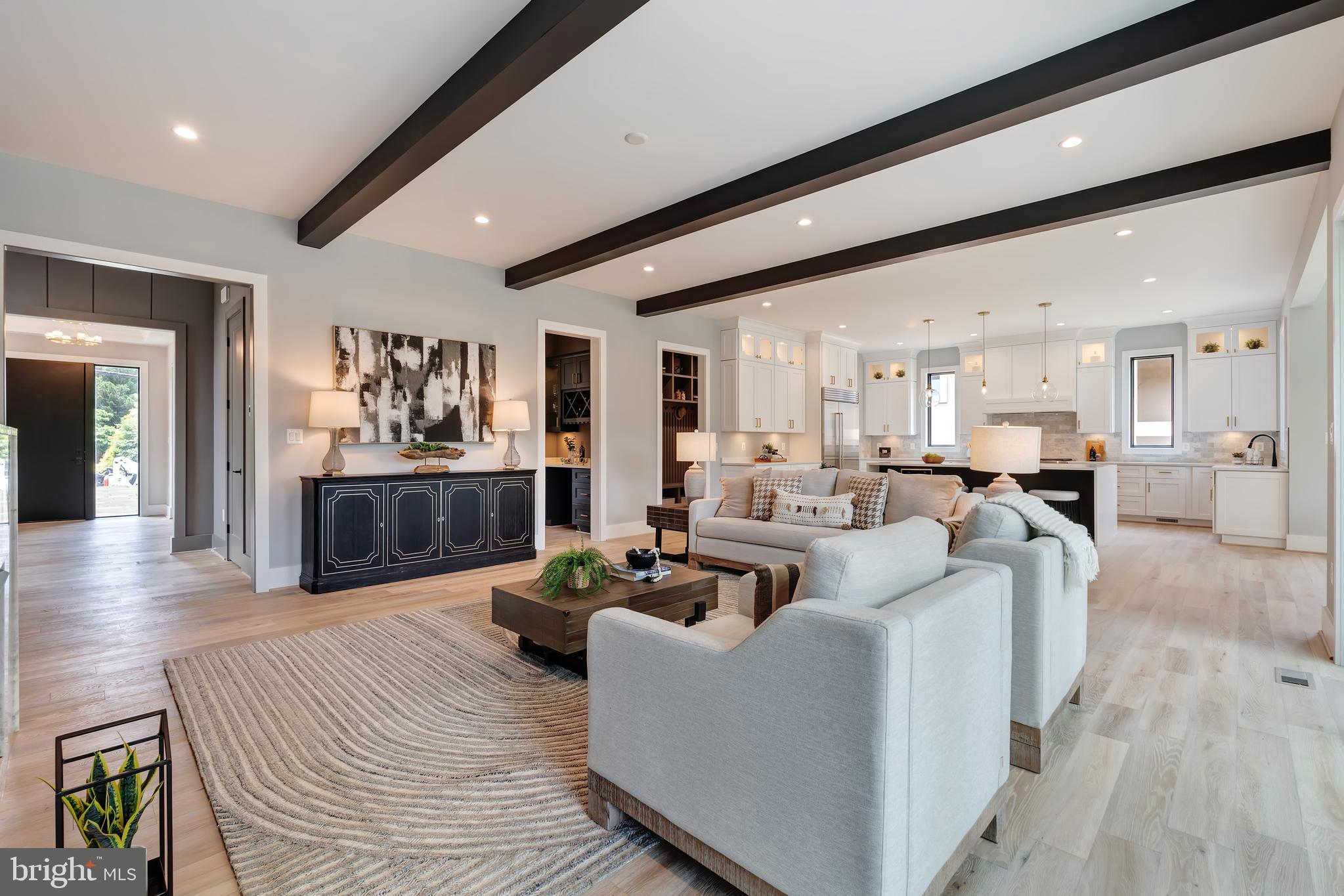 MCLEAN MANOR - Residential