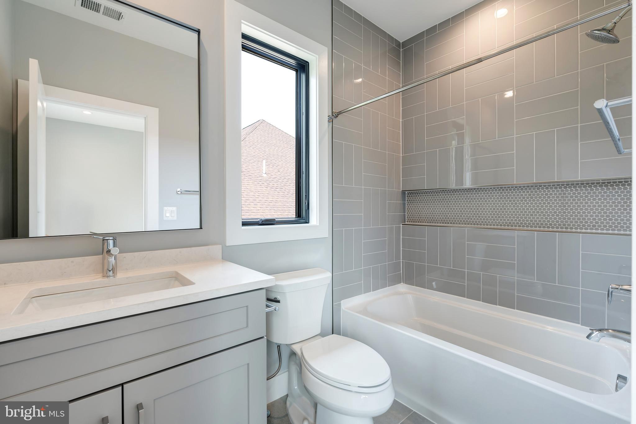 MCLEAN MANOR - Residential