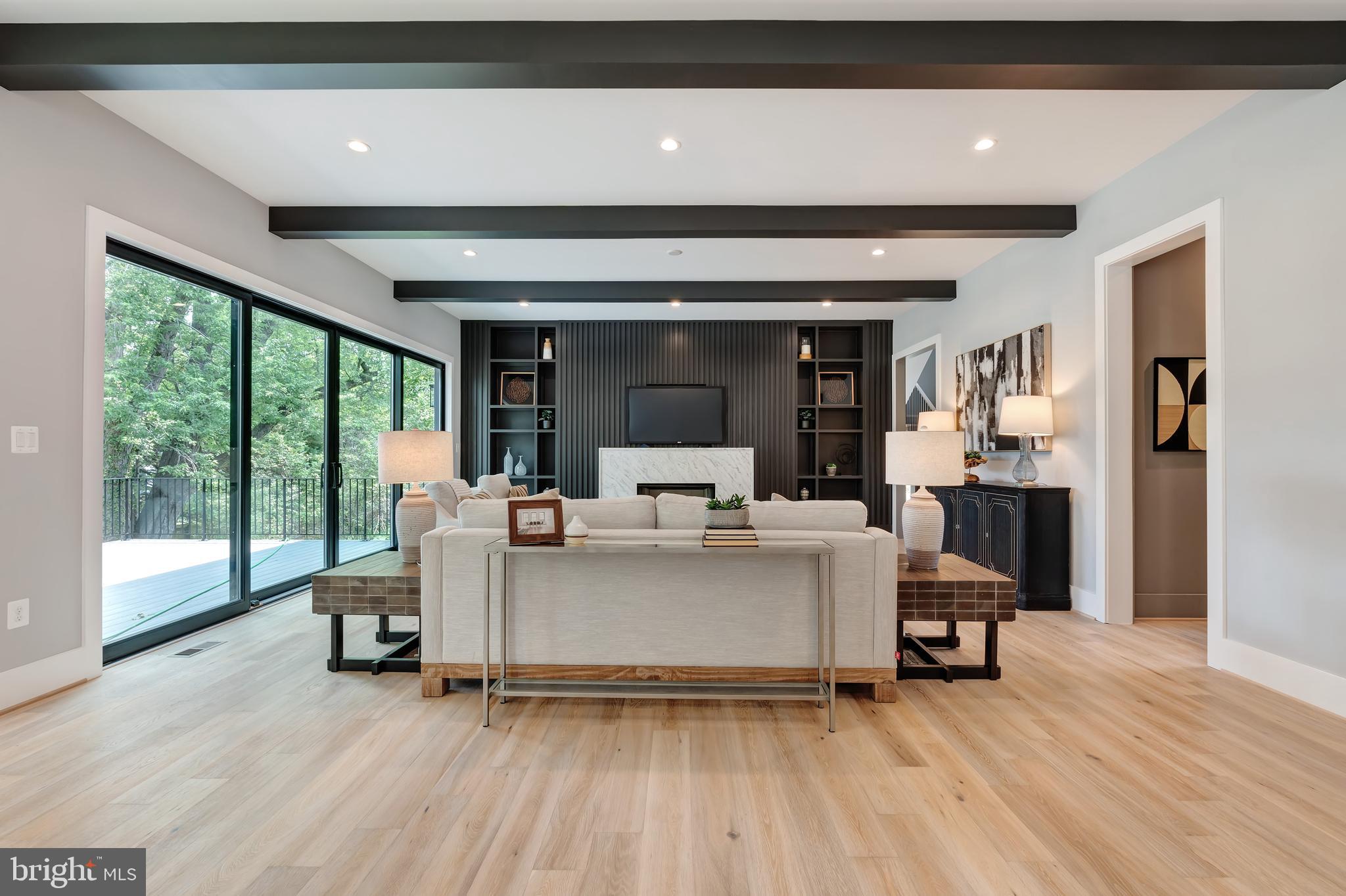 MCLEAN MANOR - Residential