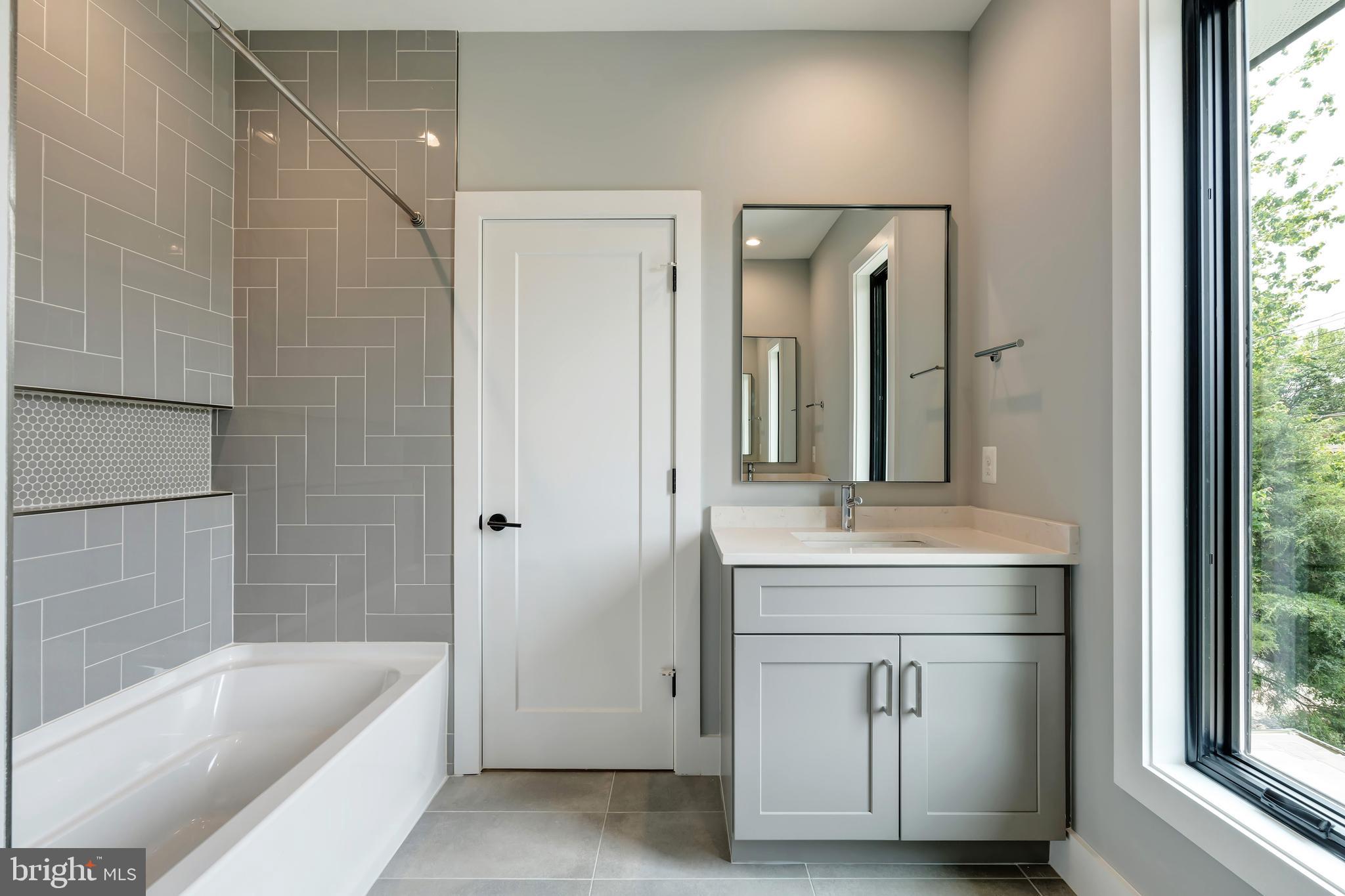 MCLEAN MANOR - Residential