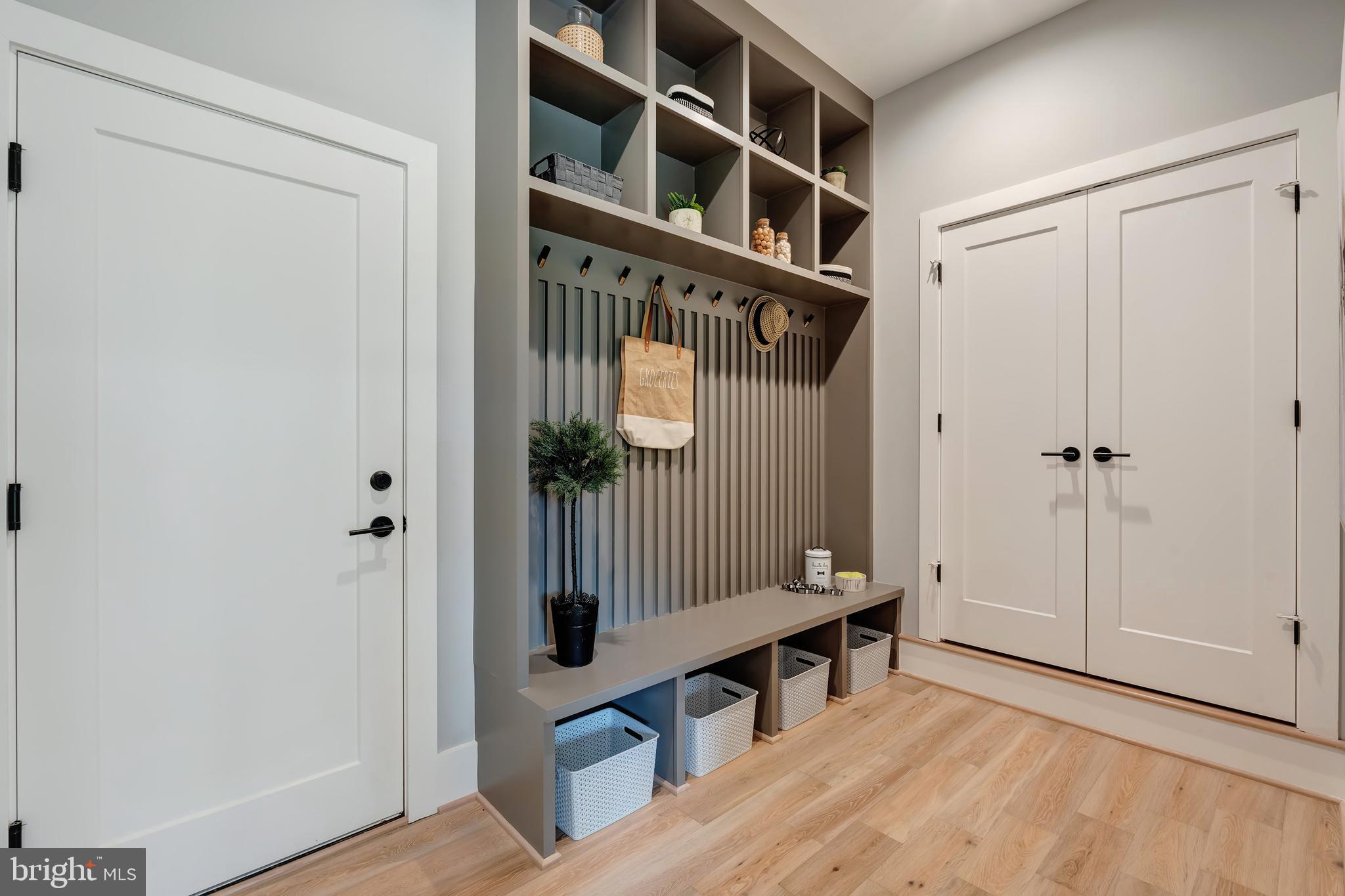 MCLEAN MANOR - Residential