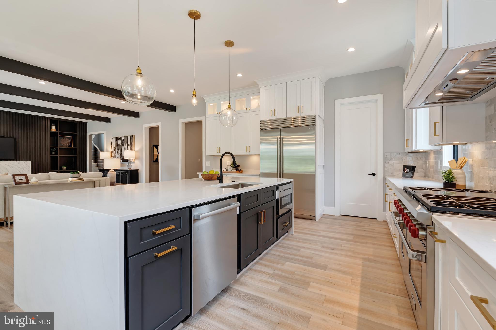 MCLEAN MANOR - Residential