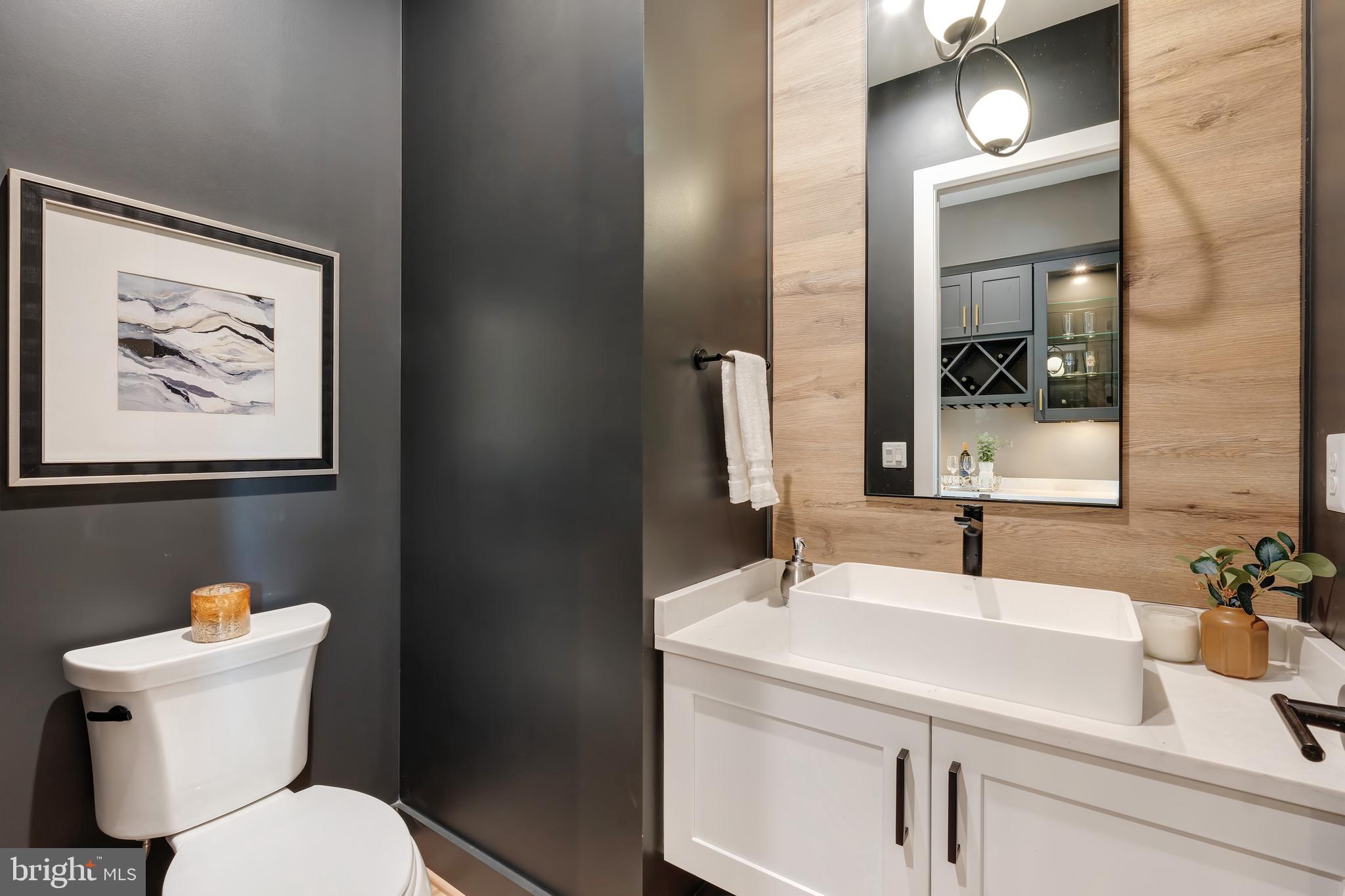 MCLEAN MANOR - Residential