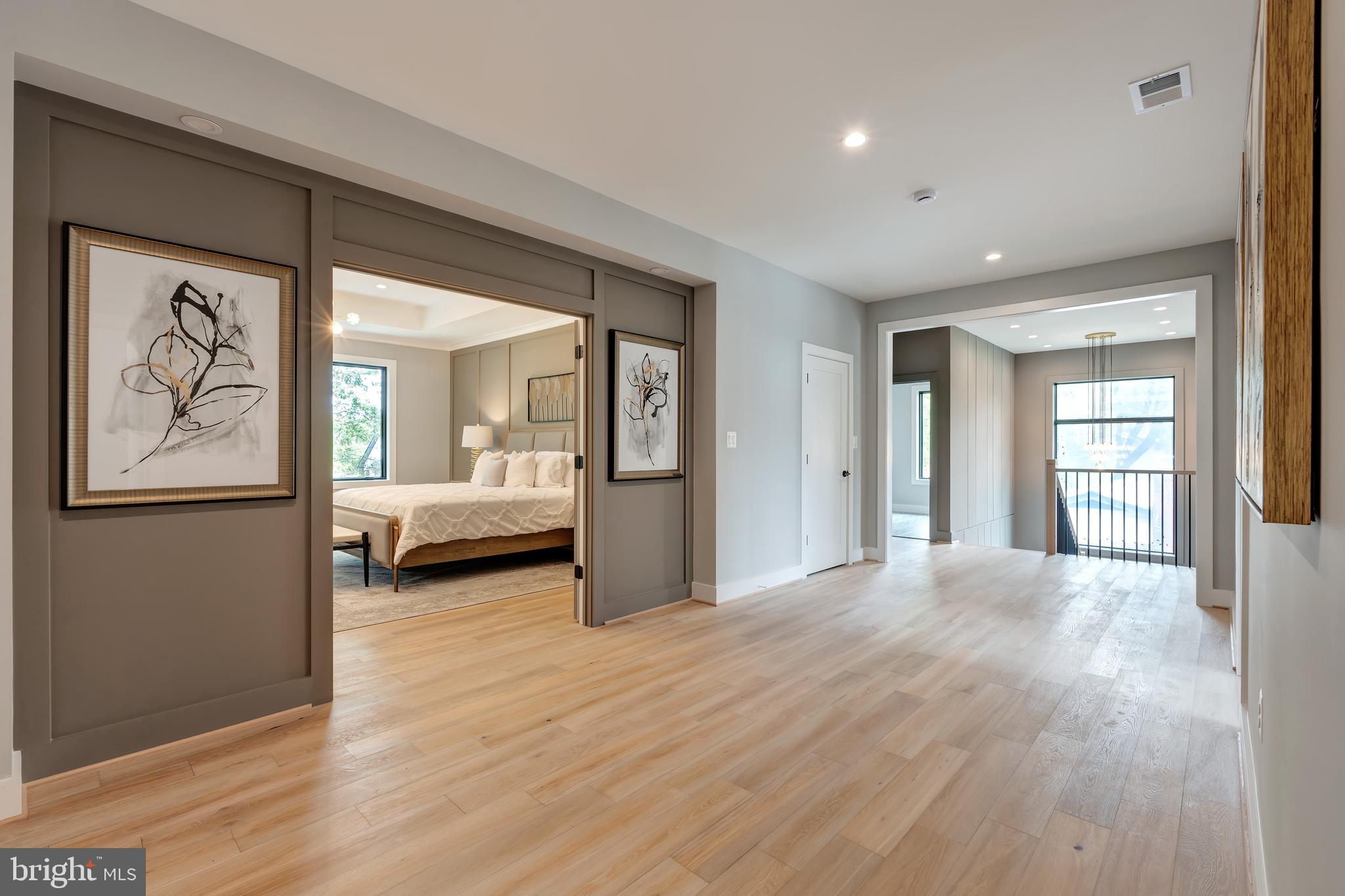 MCLEAN MANOR - Residential