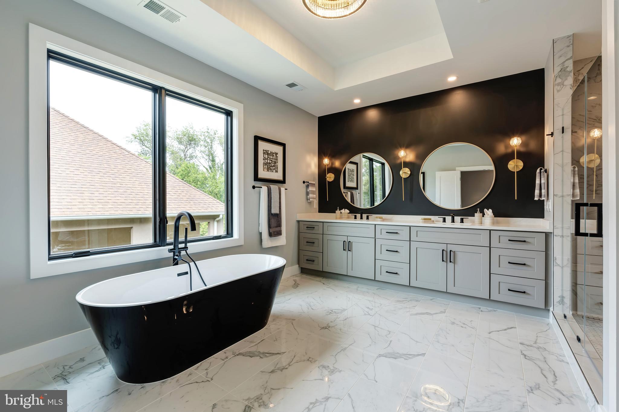 MCLEAN MANOR - Residential