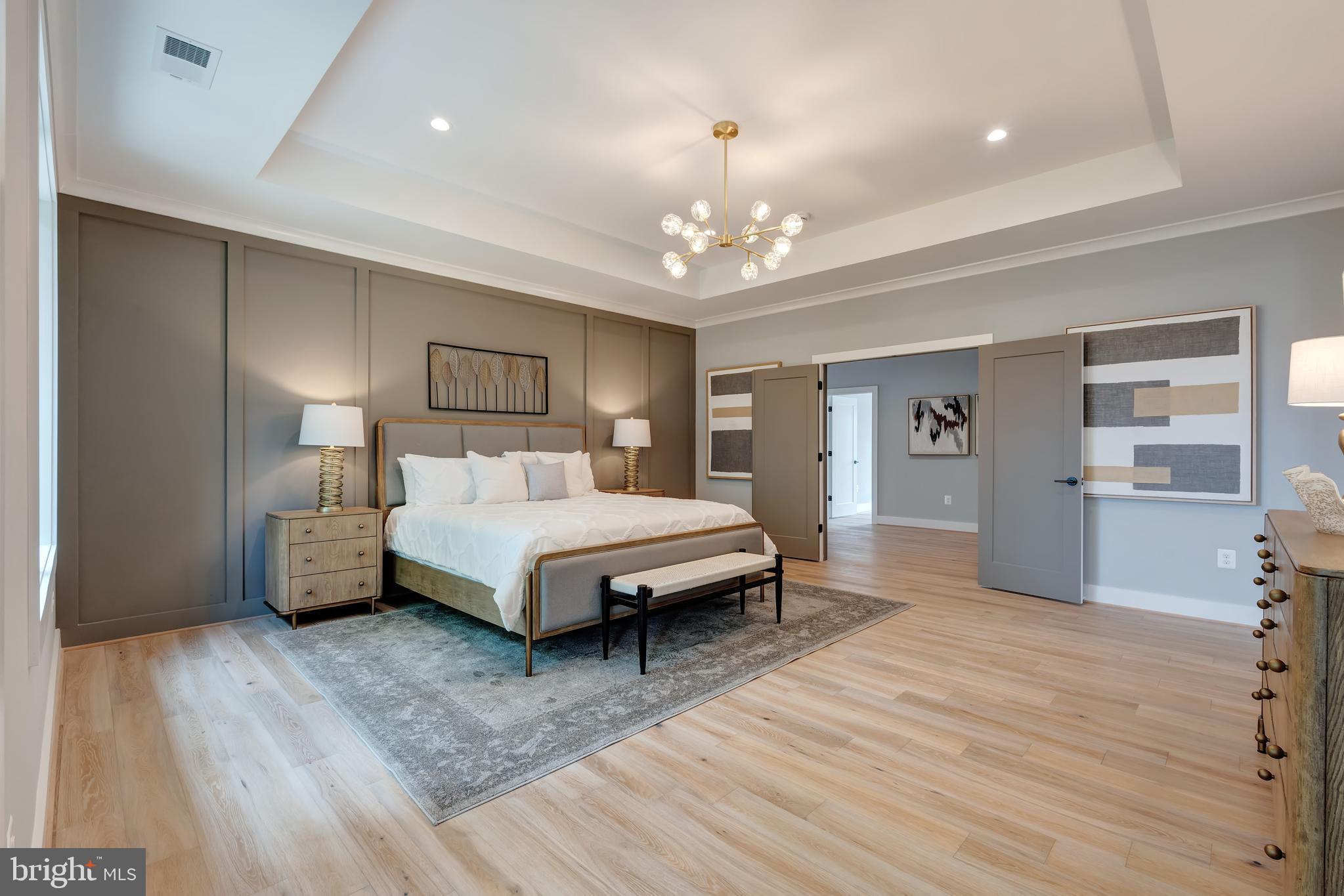 MCLEAN MANOR - Residential