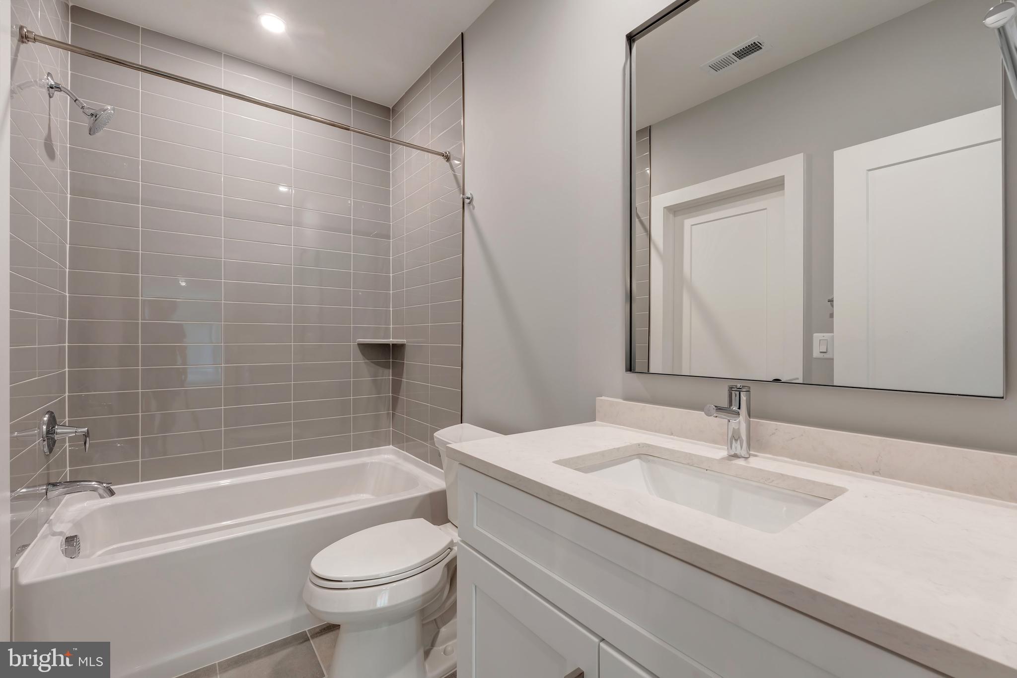 MCLEAN MANOR - Residential