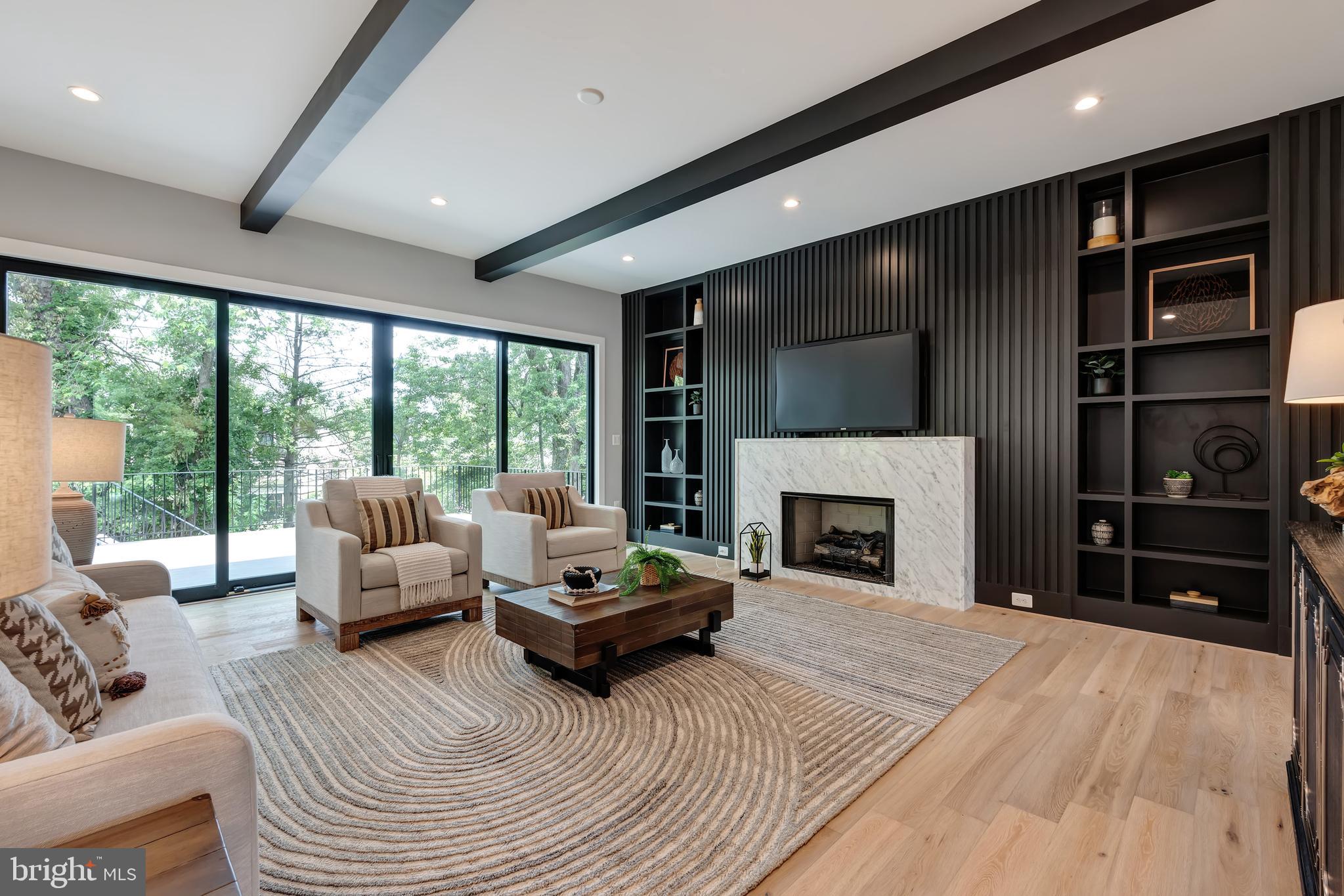 MCLEAN MANOR - Residential