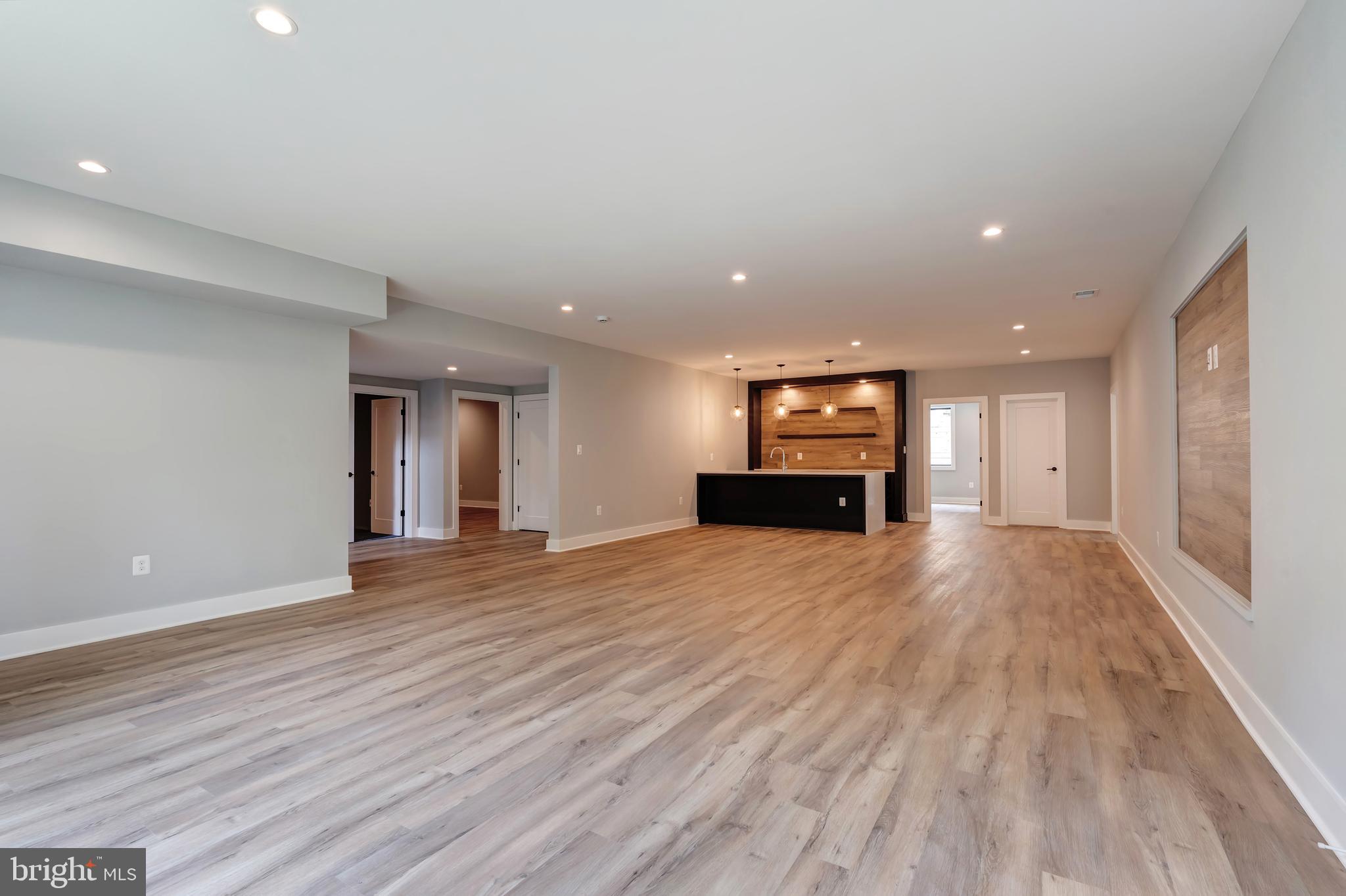 MCLEAN MANOR - Residential