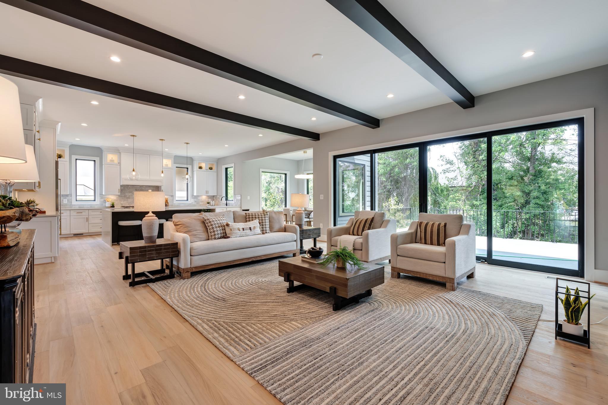 MCLEAN MANOR - Residential