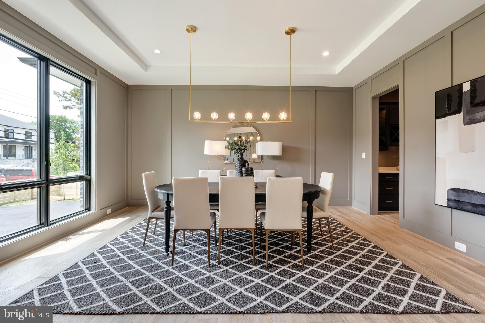 MCLEAN MANOR - Residential