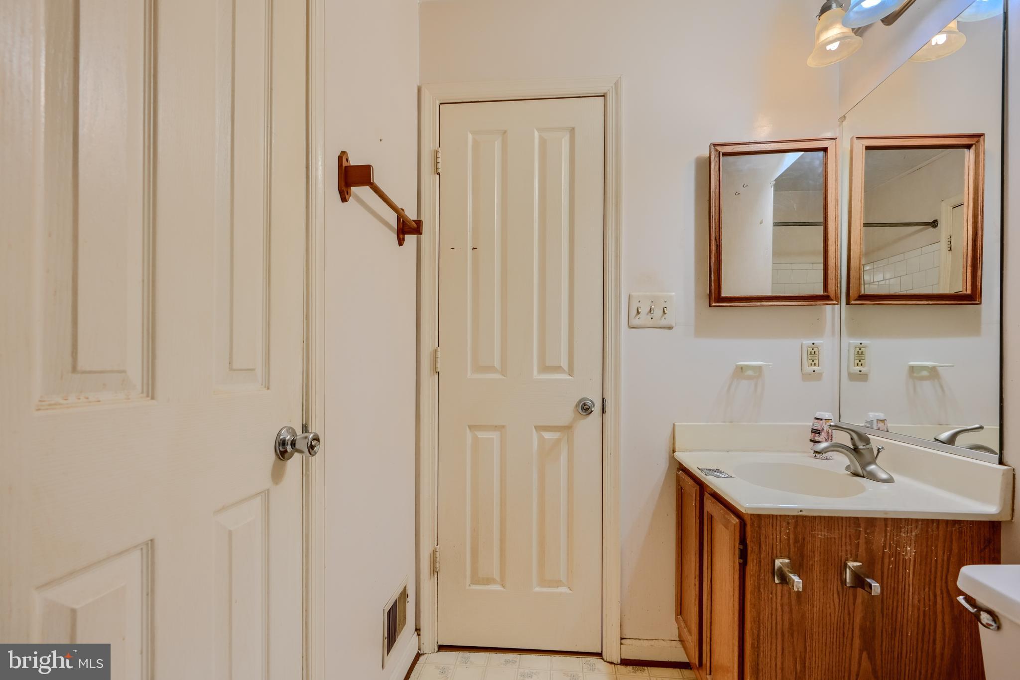 CARROLLWOOD MANOR - Residential