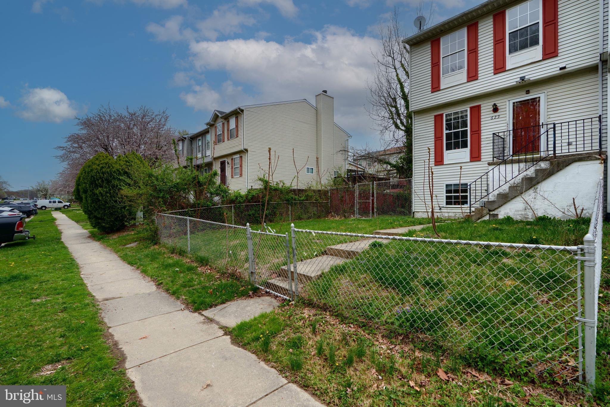 CARROLLWOOD MANOR - Residential