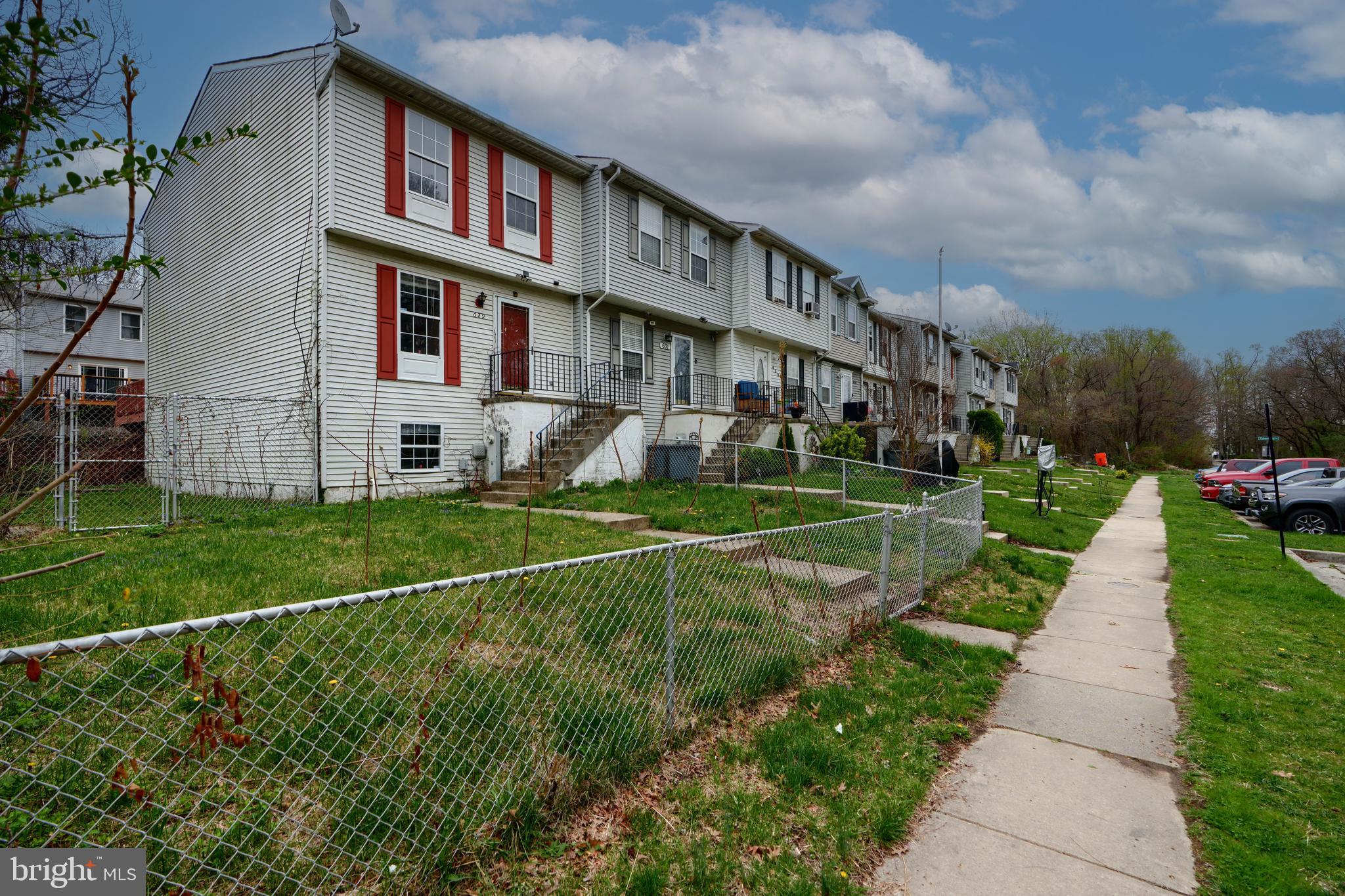 CARROLLWOOD MANOR - Residential