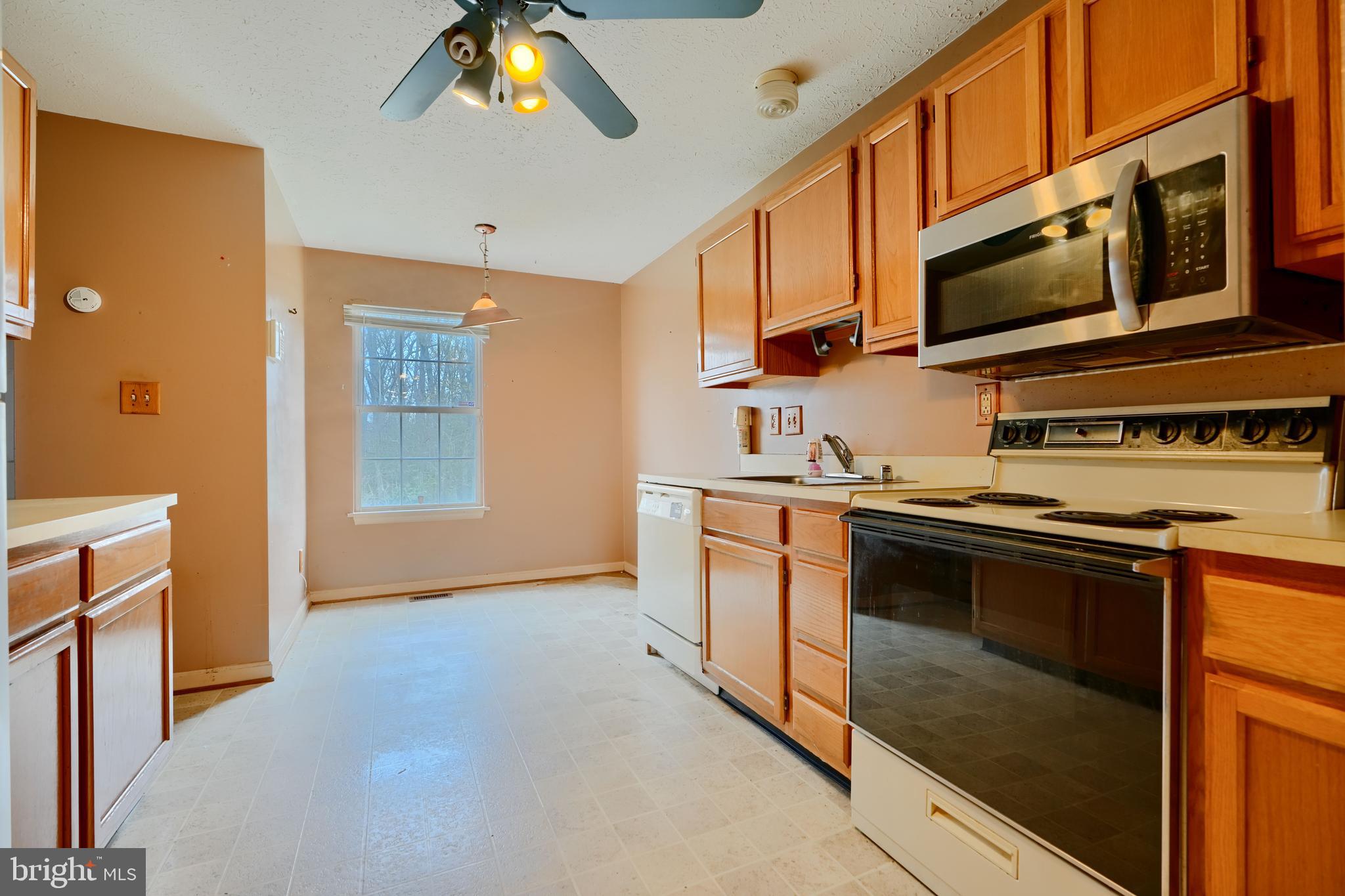 CARROLLWOOD MANOR - Residential