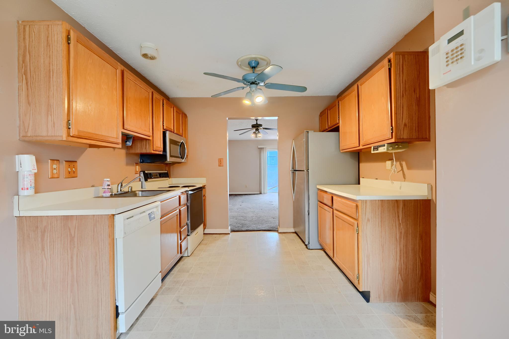 CARROLLWOOD MANOR - Residential