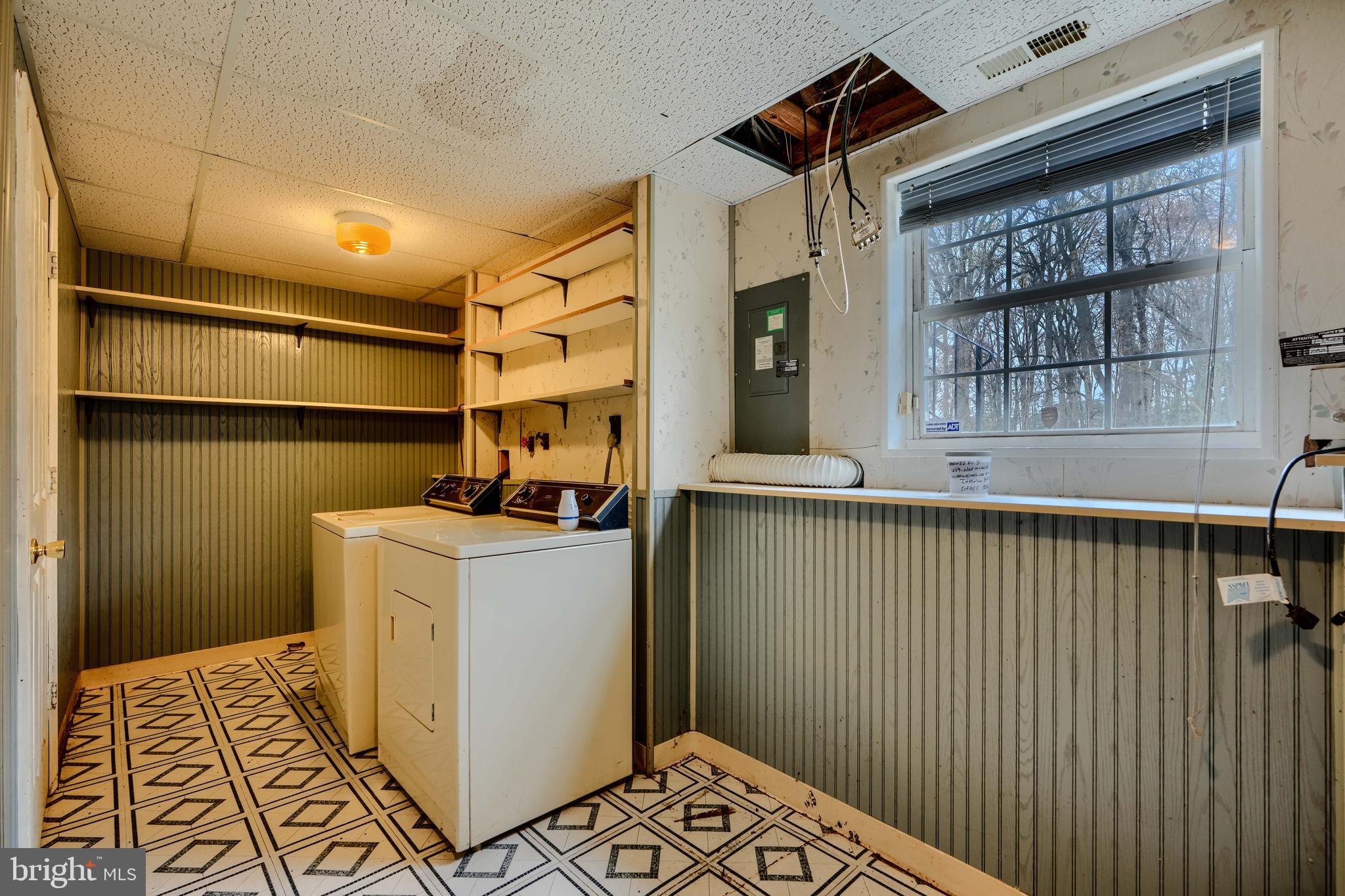 CARROLLWOOD MANOR - Residential