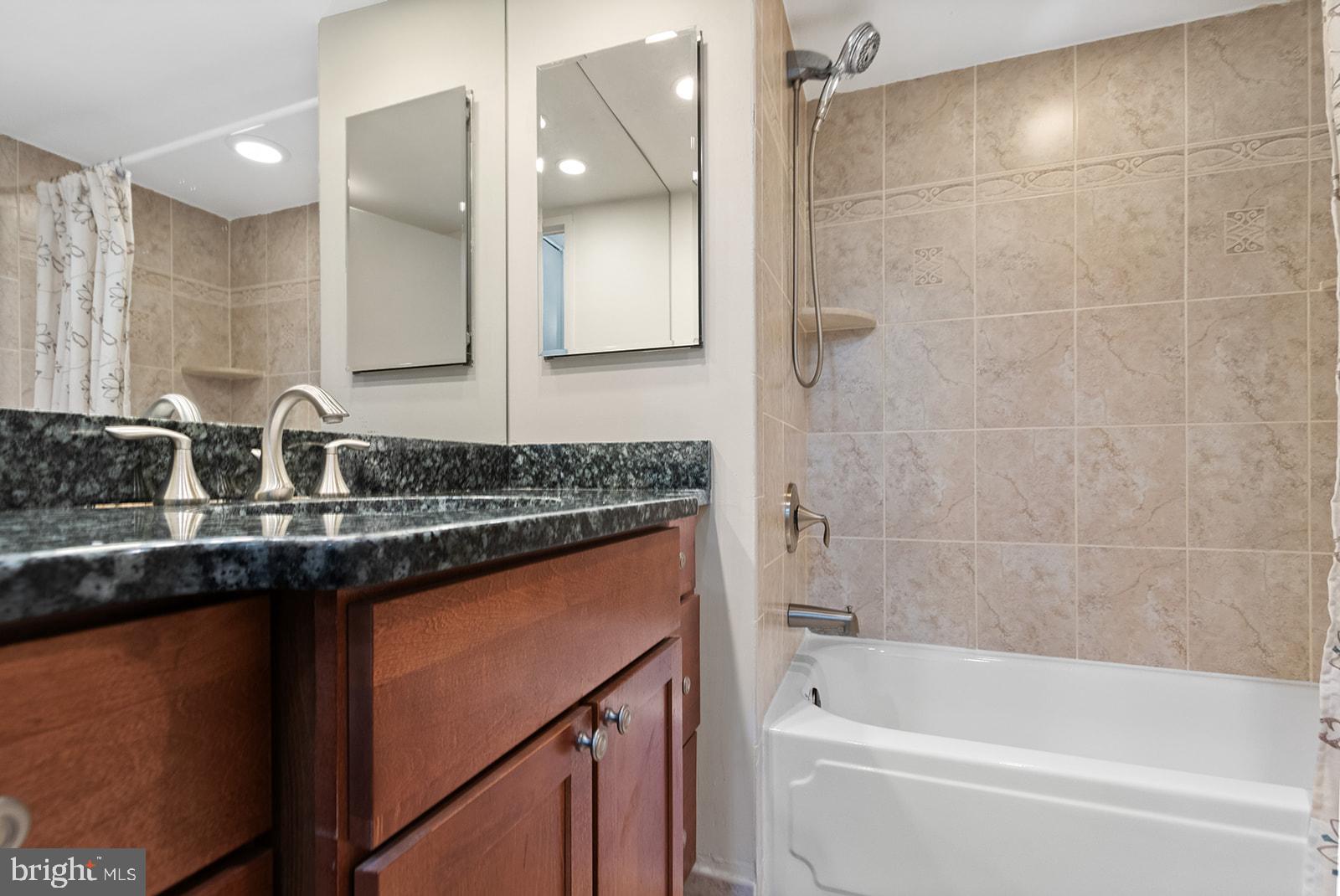 CENTER CITY - Residential Lease