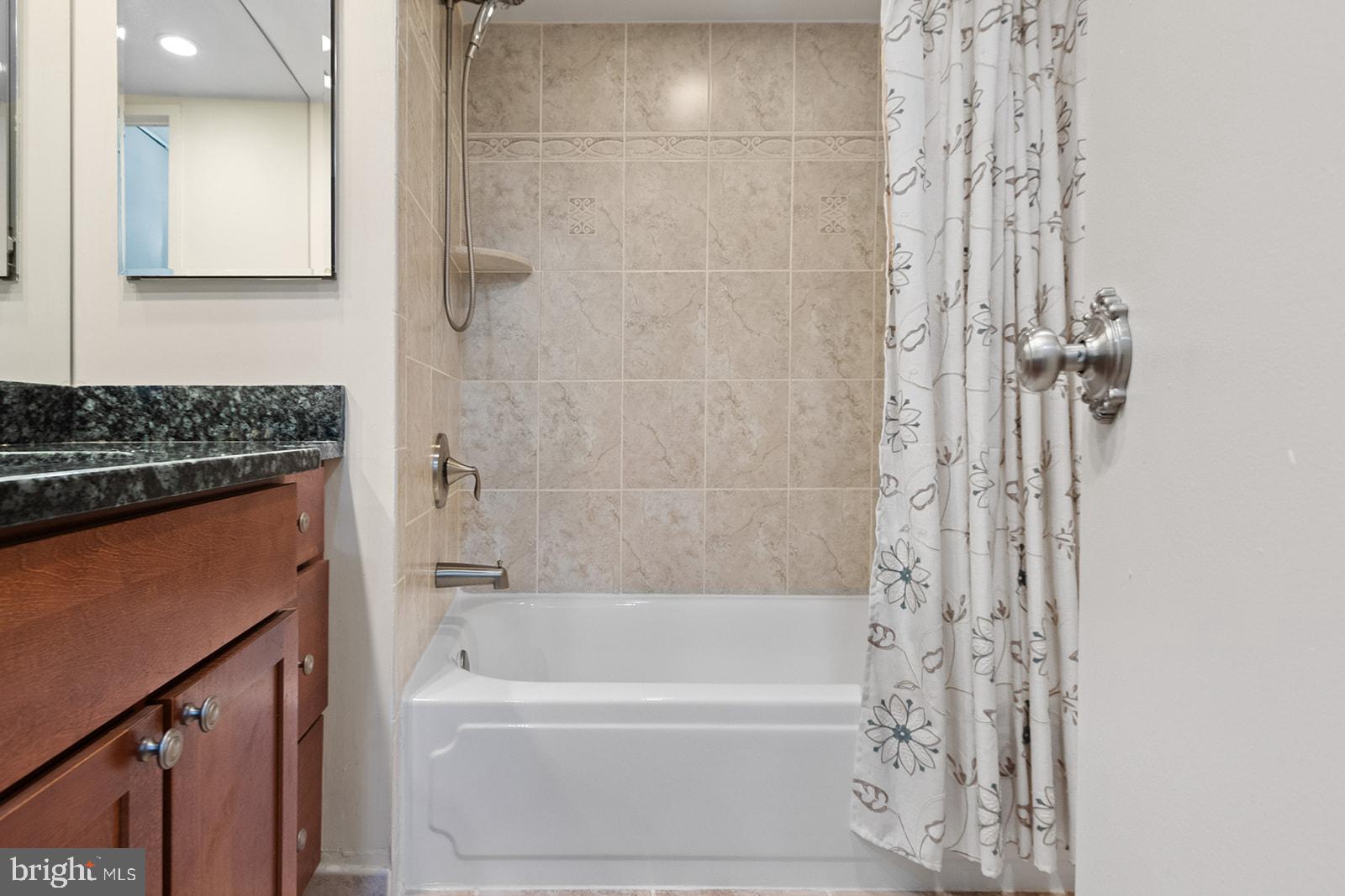 CENTER CITY - Residential Lease