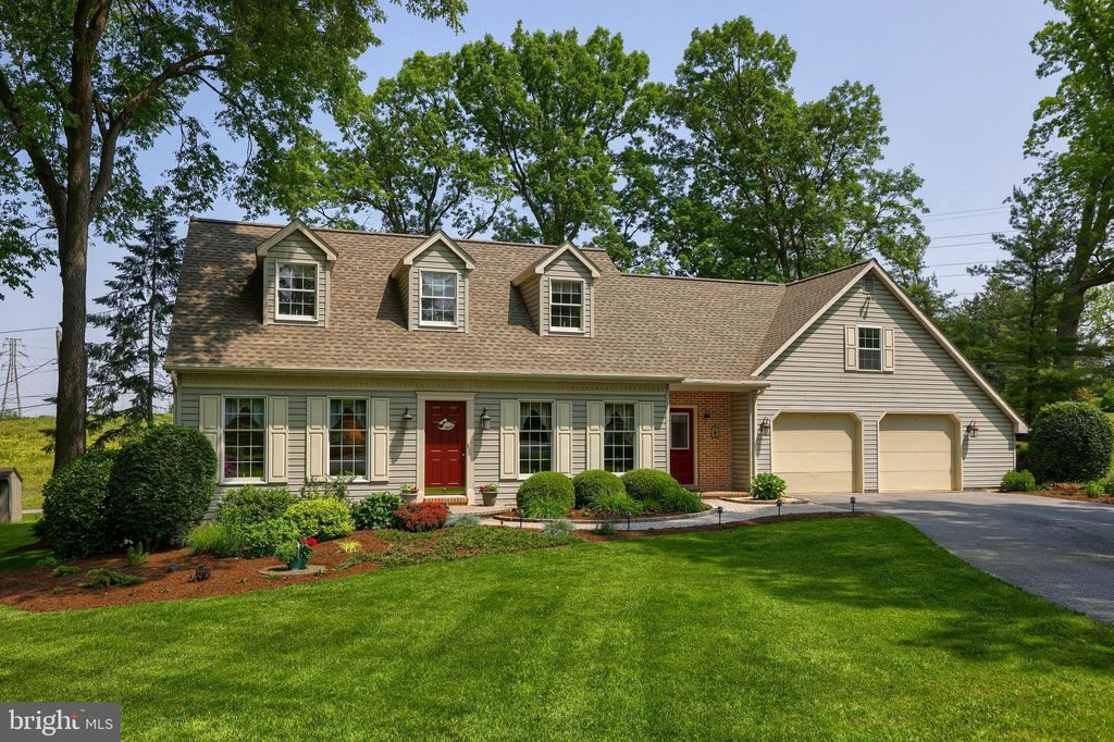 Photo of 21 LOCUST LN, LEOLA, PA 17540 (MLS # PALA2035374)