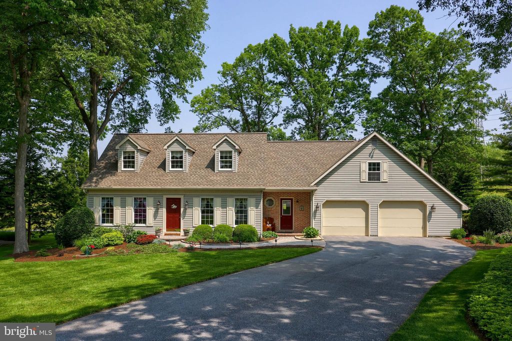 Photo of 21 LOCUST LN, LEOLA, PA 17540 (MLS # PALA2035374)