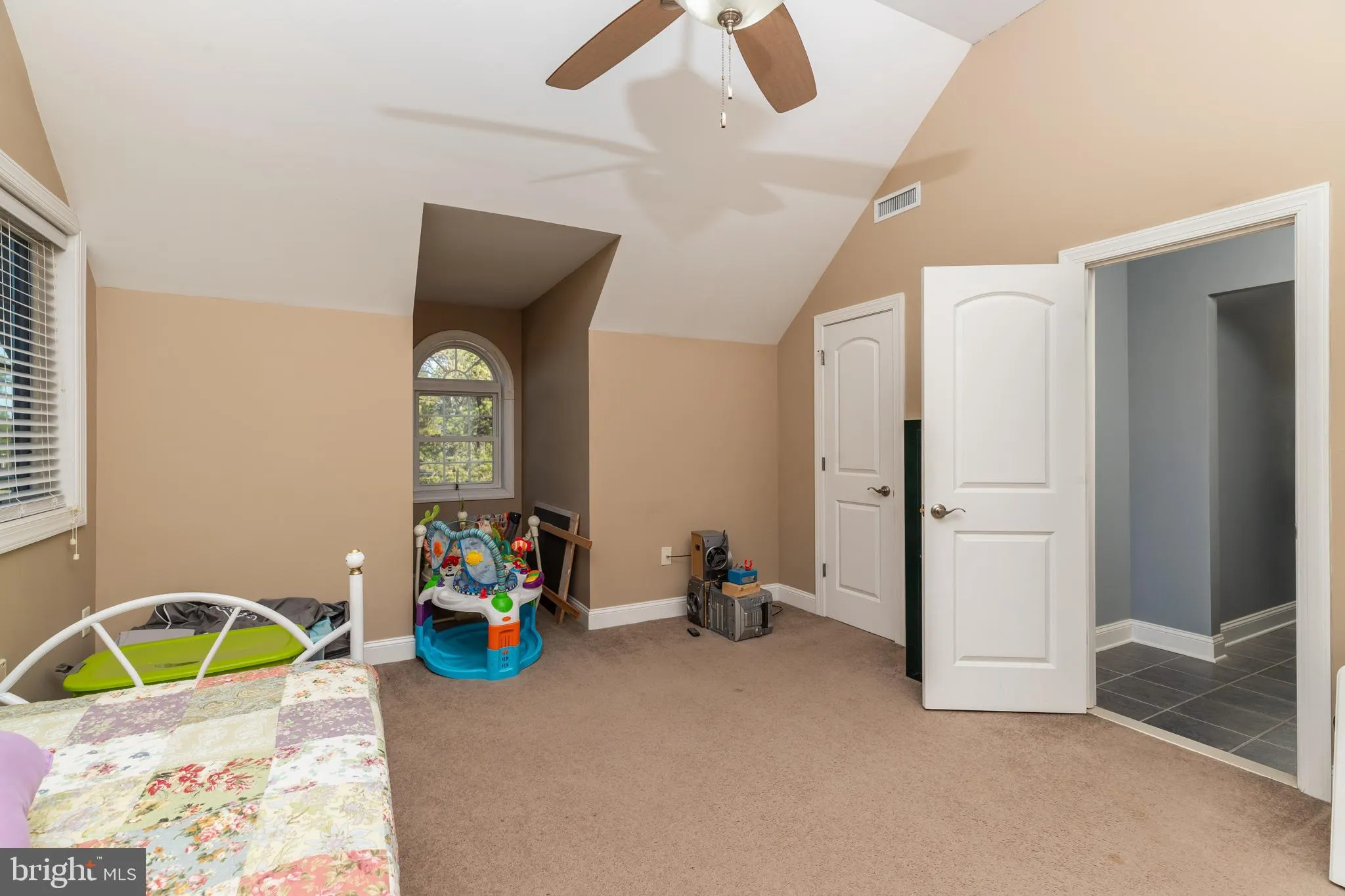 Crisfield, Maryland 21817, United States, 4 Bedrooms Bedrooms, ,4 BathroomsBathrooms,Residential,Contingent,24073