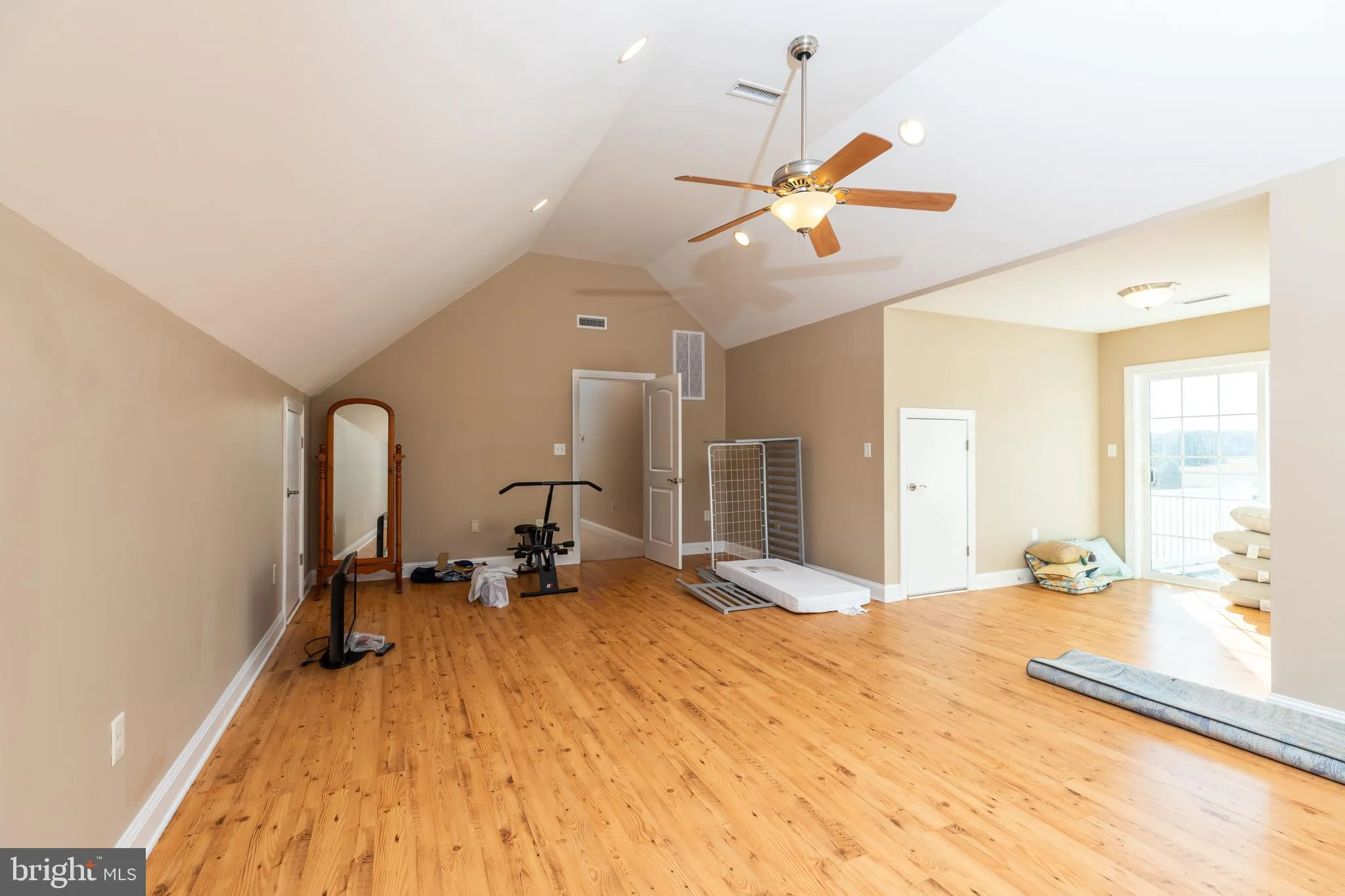 Crisfield, Maryland 21817, United States, 4 Bedrooms Bedrooms, ,4 BathroomsBathrooms,Residential,Contingent,24073