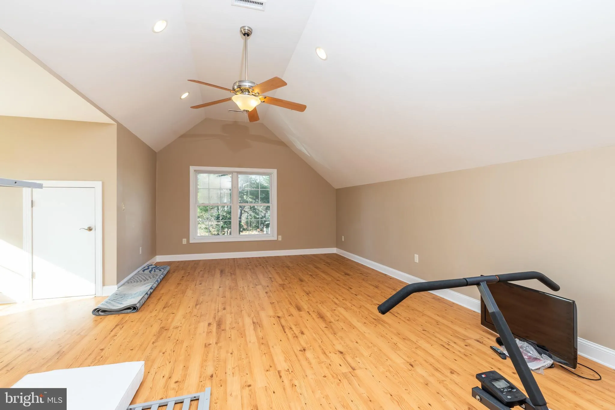 Crisfield, Maryland 21817, United States, 4 Bedrooms Bedrooms, ,4 BathroomsBathrooms,Residential,Contingent,24073